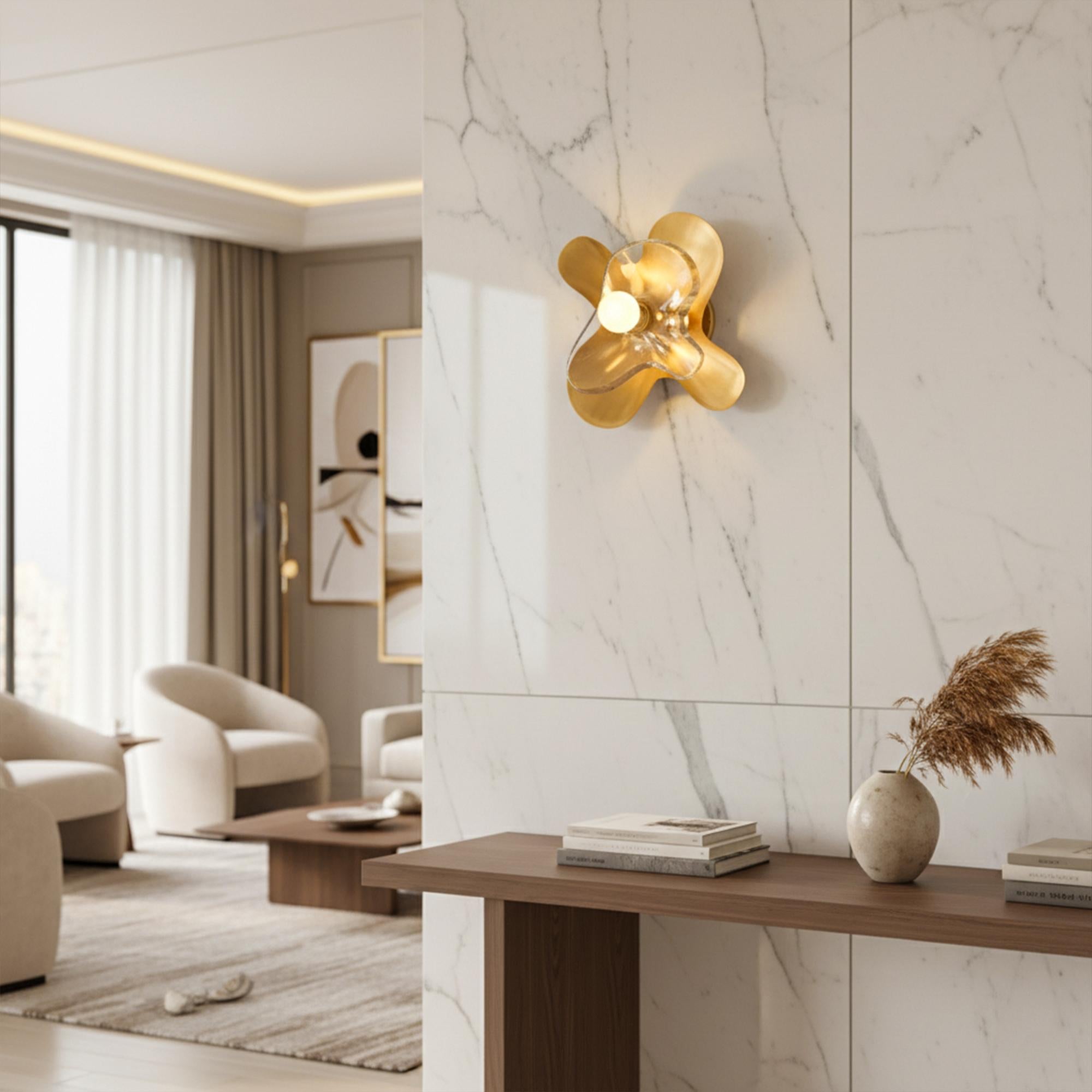 XXI secolo e contemporaneo Farfalla a parete - Elegance Brass - Design/One di illuminazione in vetro e opzioni di colore in vendita