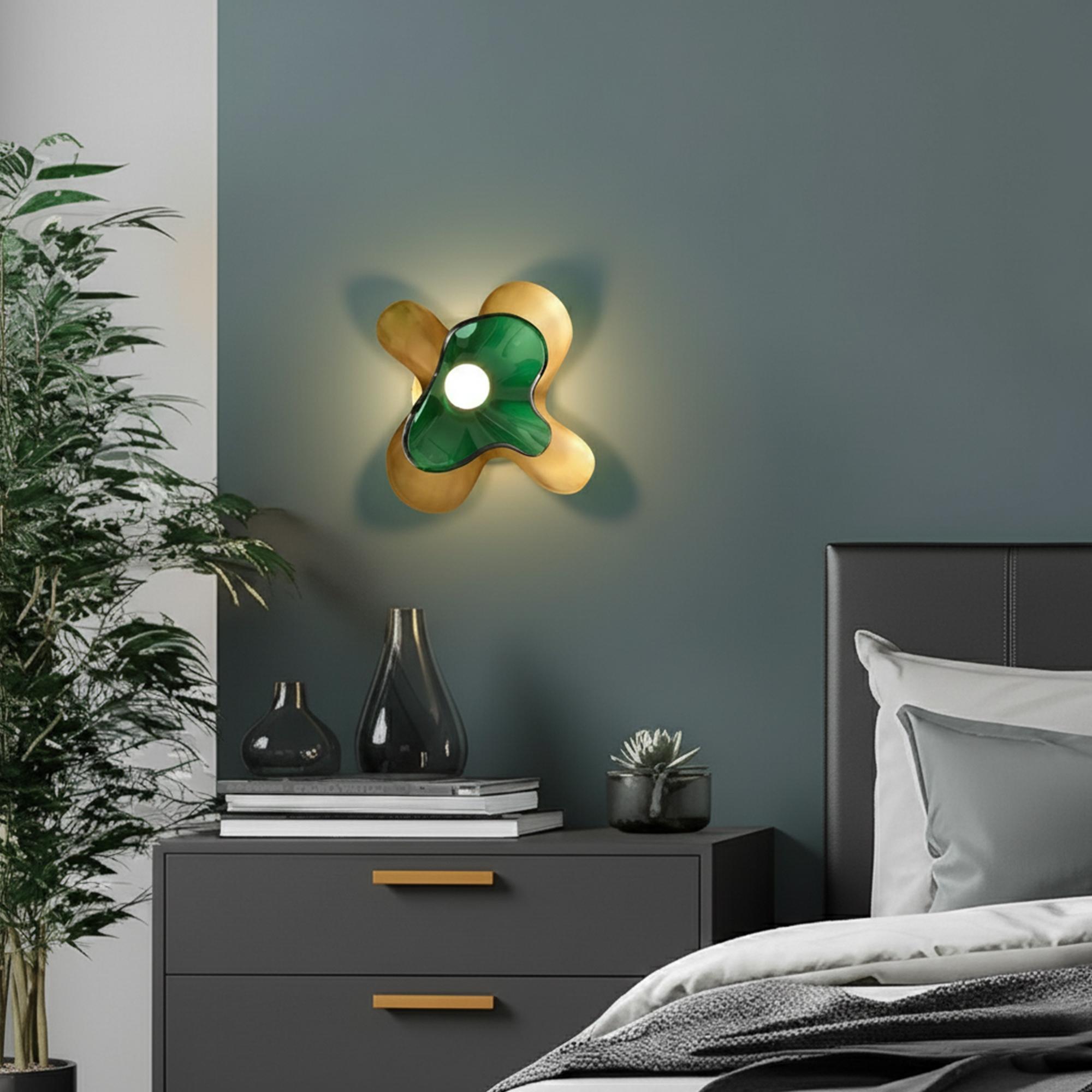 Laiton Applique murale Butterfly - Elegance du design en laiton et verre en 3 couleurs en vente