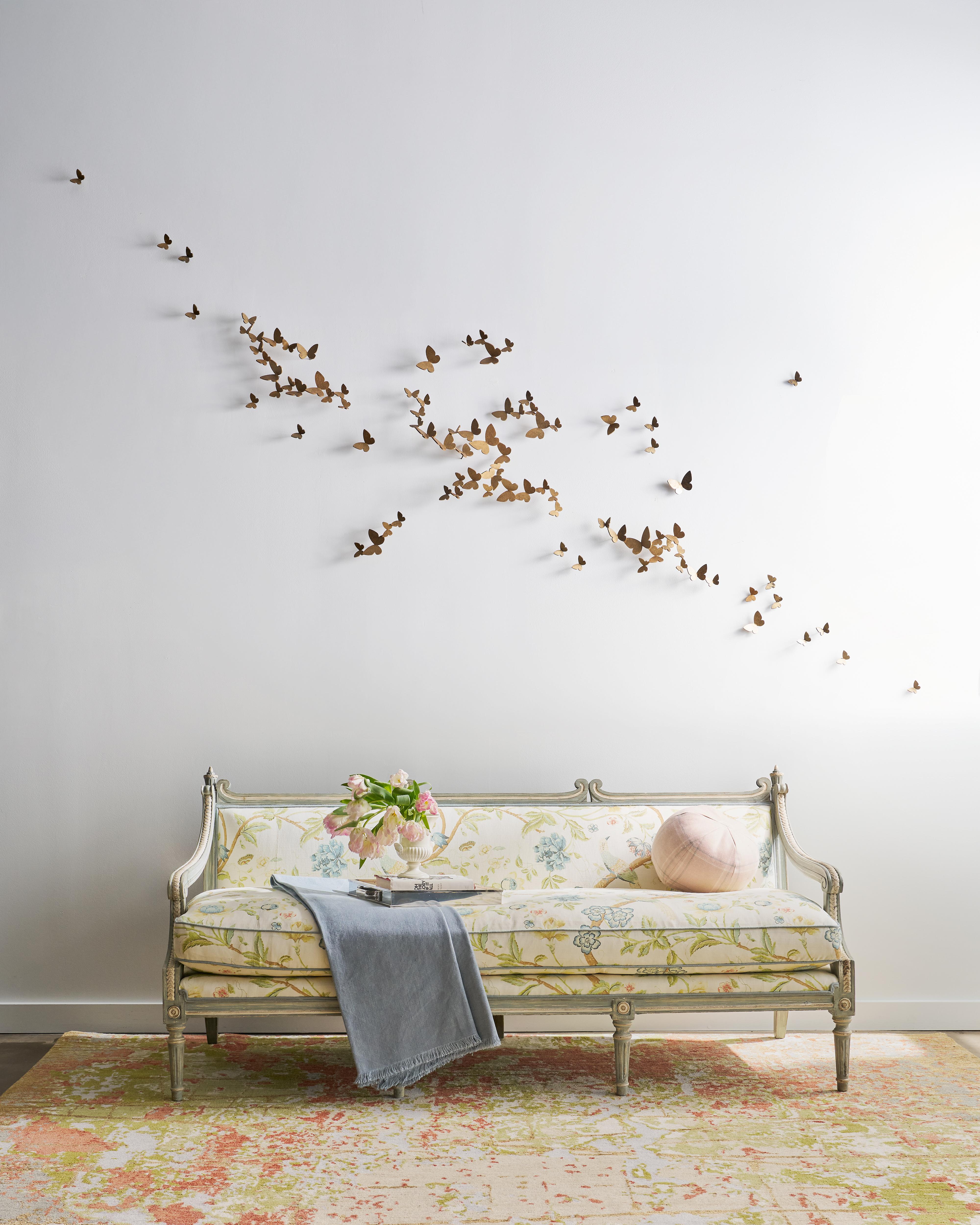 Schmetterlings-Wandskulptur, große horizontale fliegende Kugel, gealterte Silberoberfläche (Nordamerikanisch) im Angebot