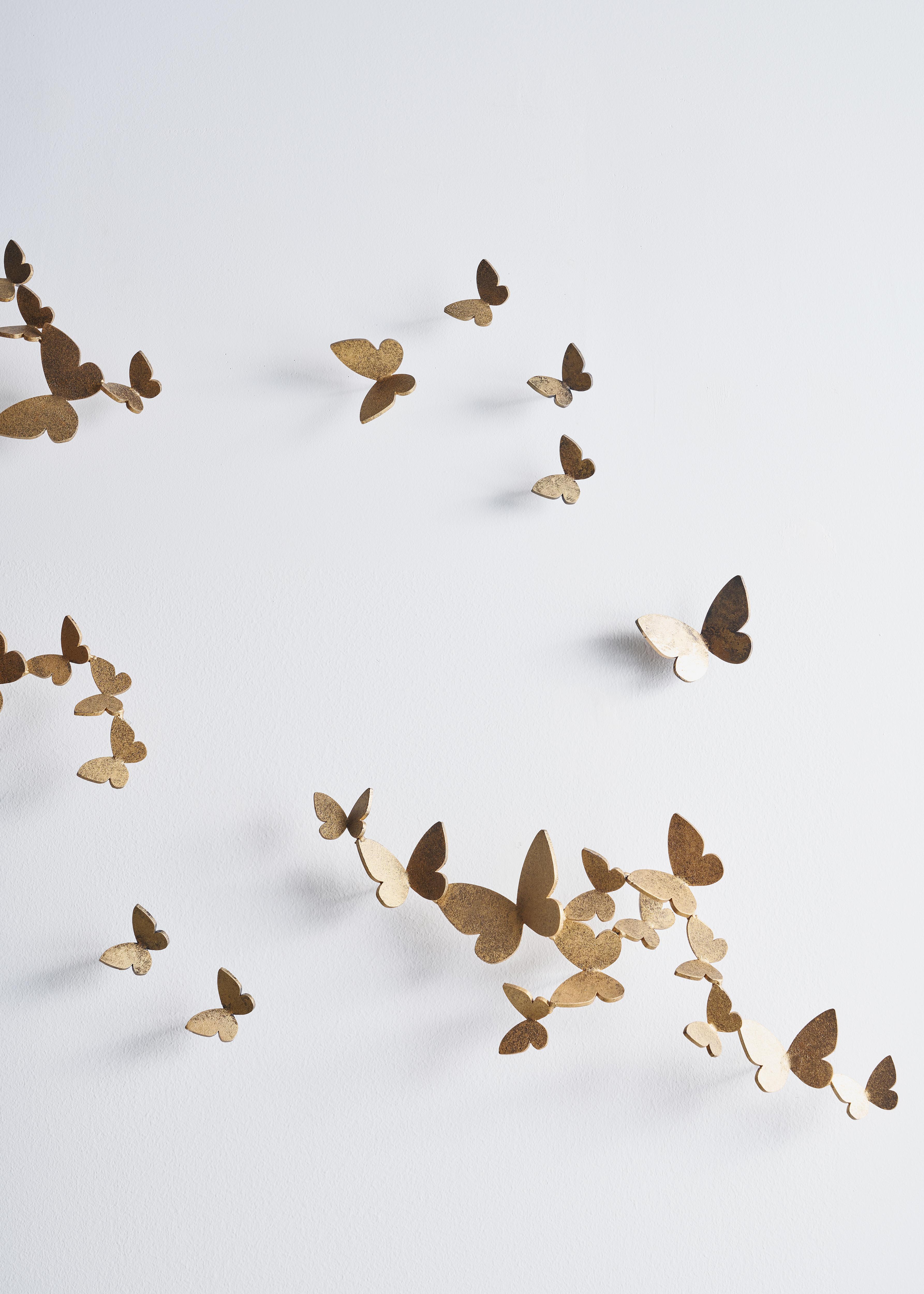Schmetterlings-Wandskulptur, große horizontale fliegende Kugel, gealterte Silberoberfläche im Angebot 2