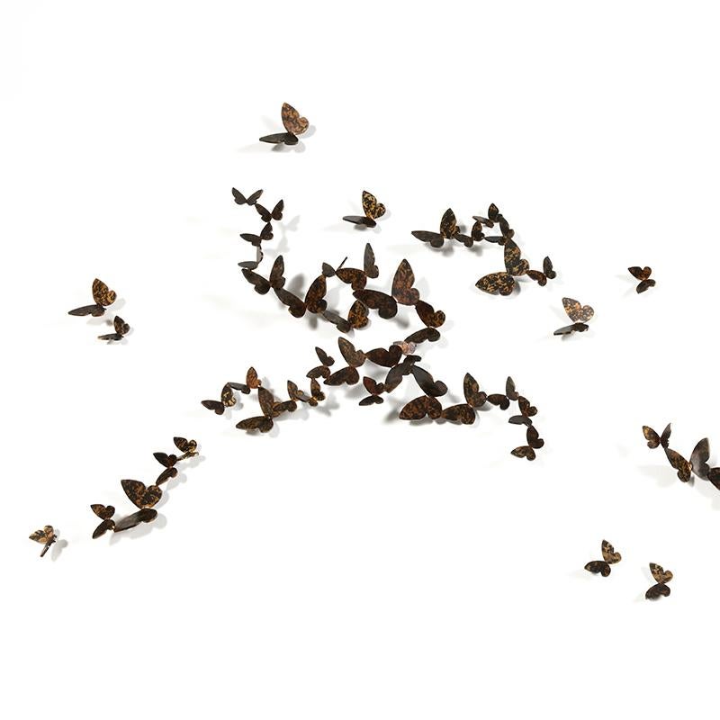 Escultura de pared Mariposa, Pequeño vuelo horizontal izquierda, Acabado plata envejecida en Nuevo estado para la venta en Dallas, TX