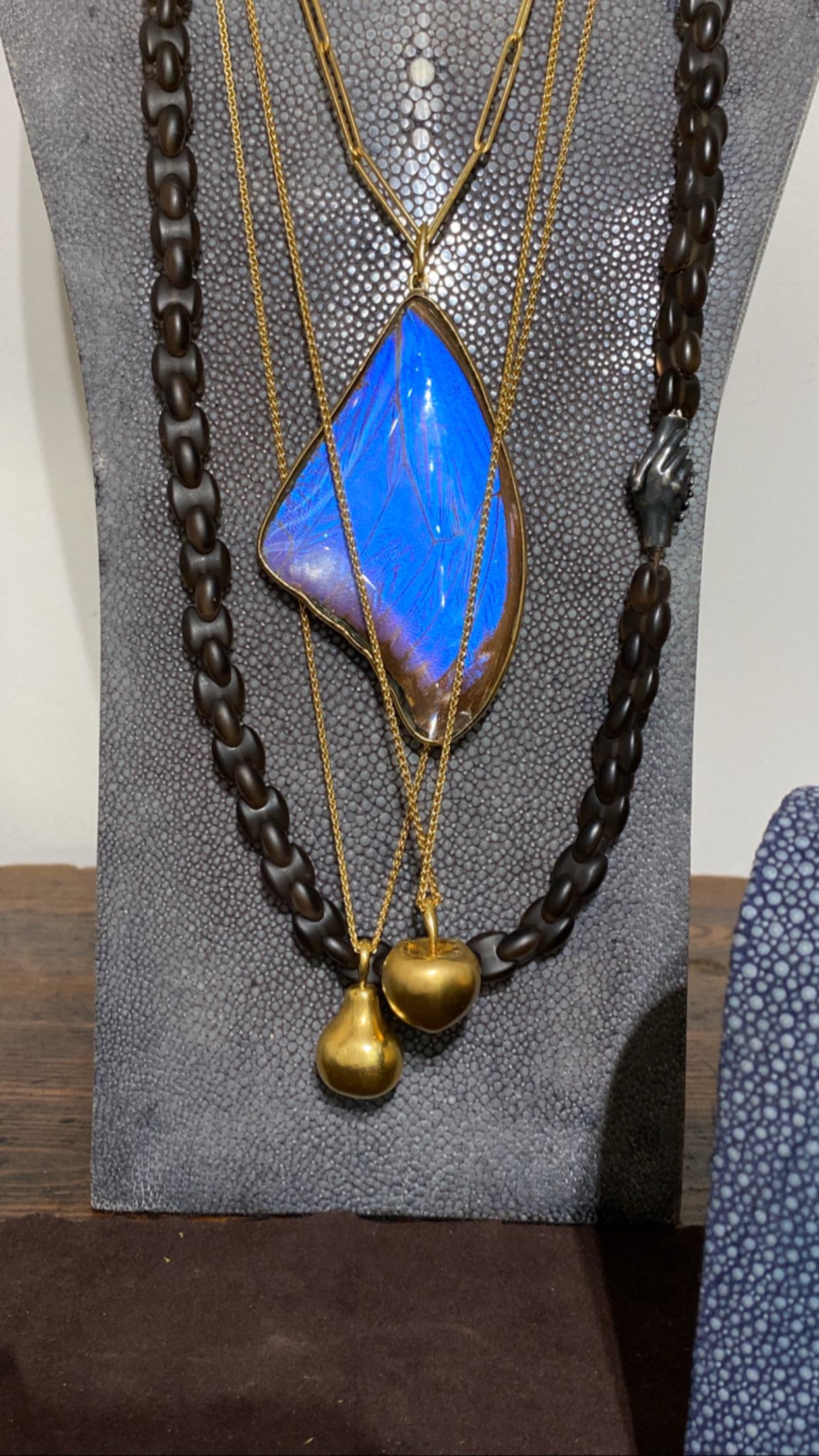 Butterfly Wing, Rock Crystal and 18 Karat Gold Pendant Necklace In New Condition For Sale In New York, NY