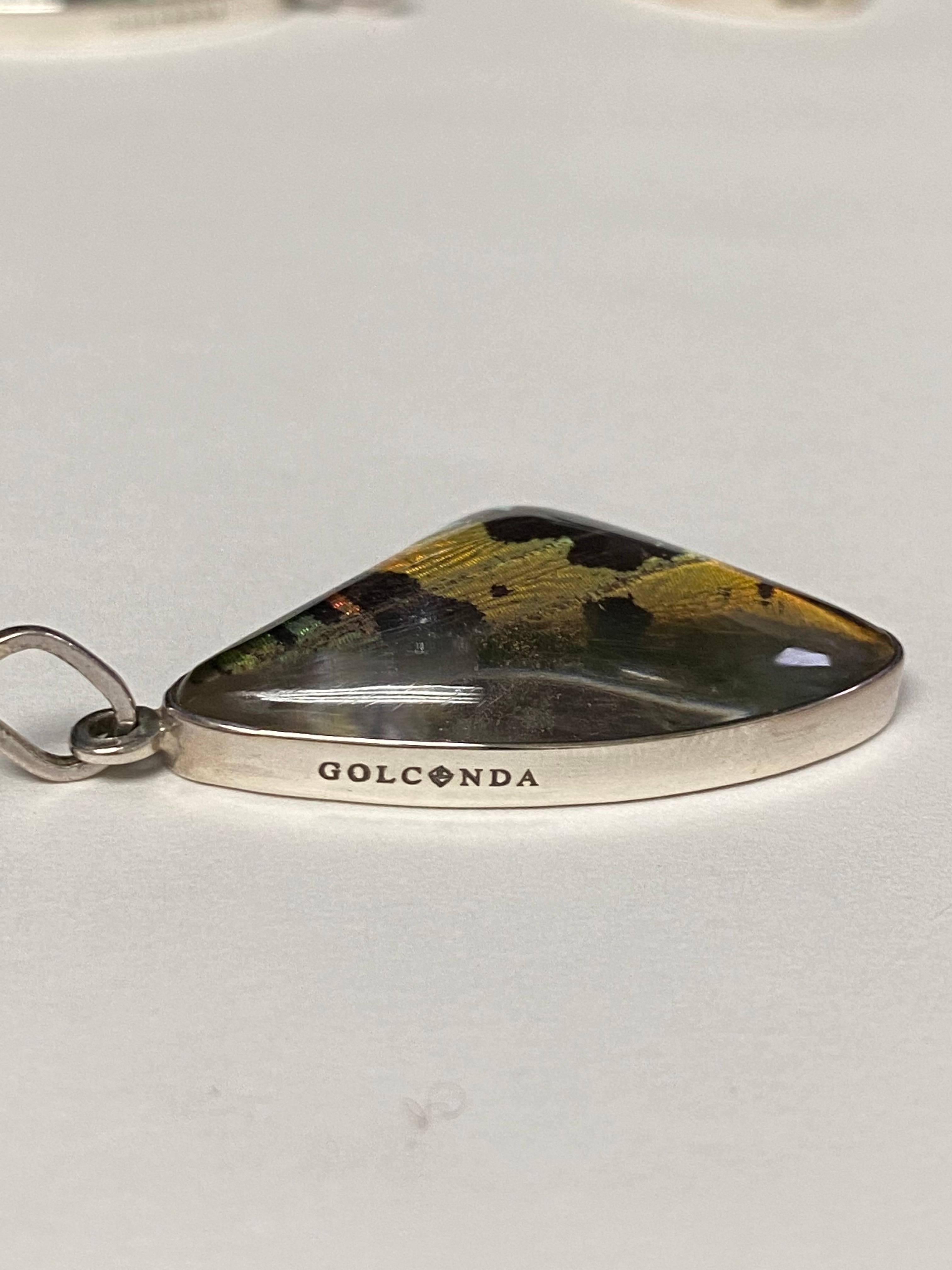 Ciondolo in cristallo di rocca e argento sterling con ala anteriore di farfalla Parrot.

Descrizione:
Queste sono fatte a mano per noi in Sud America, dove otteniamo le ali da una riserva di farfalle locale. Semplicemente, amiamo le farfalle e