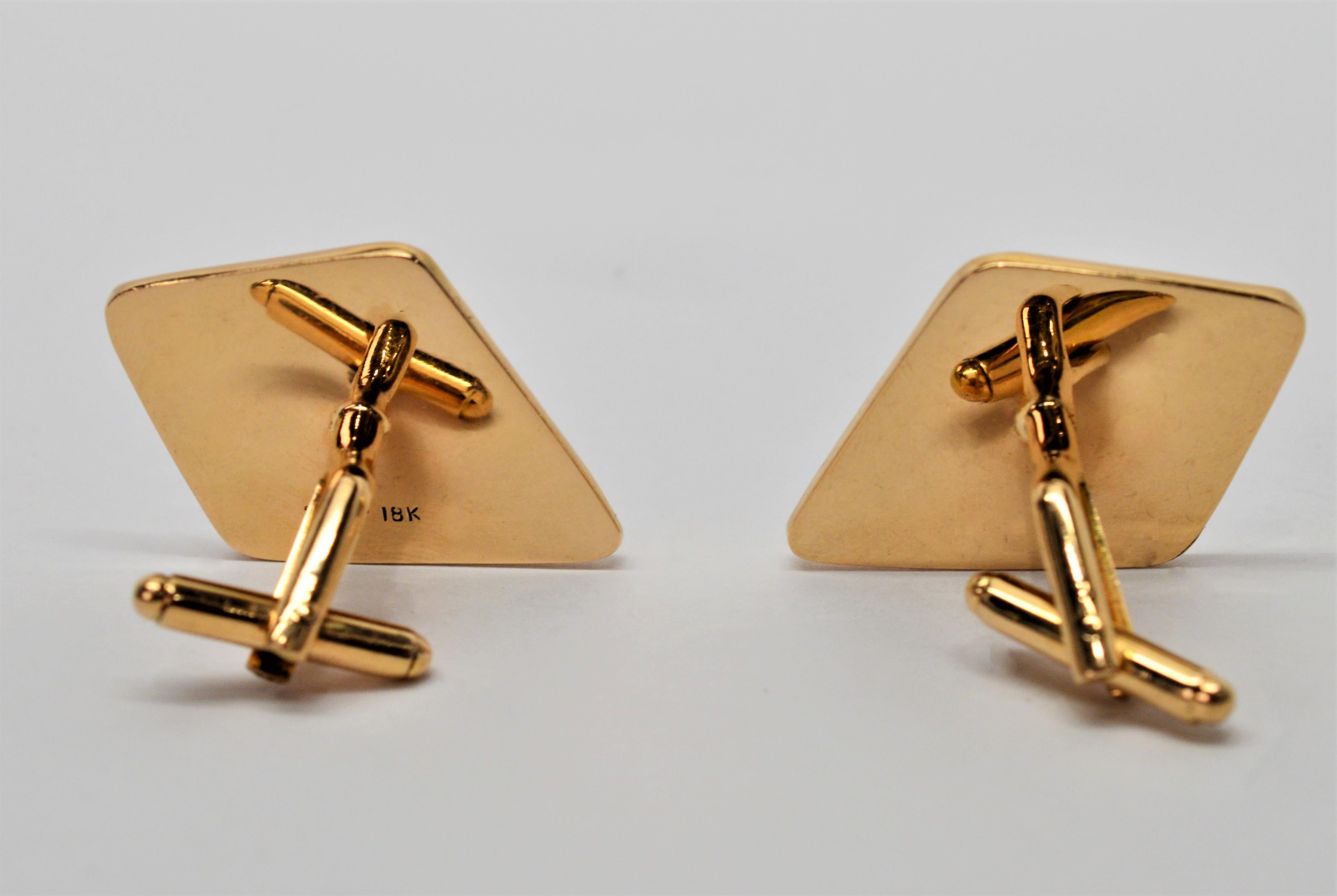 The captured wings of a butterfly adorn this craftsman pair of eighteen karat 18K yellow gold cuff links. Truly one-of-a-kind as dictated by nature, the colorful wing pattern with shades of blue and marigold, is encapsulated and displayed in these