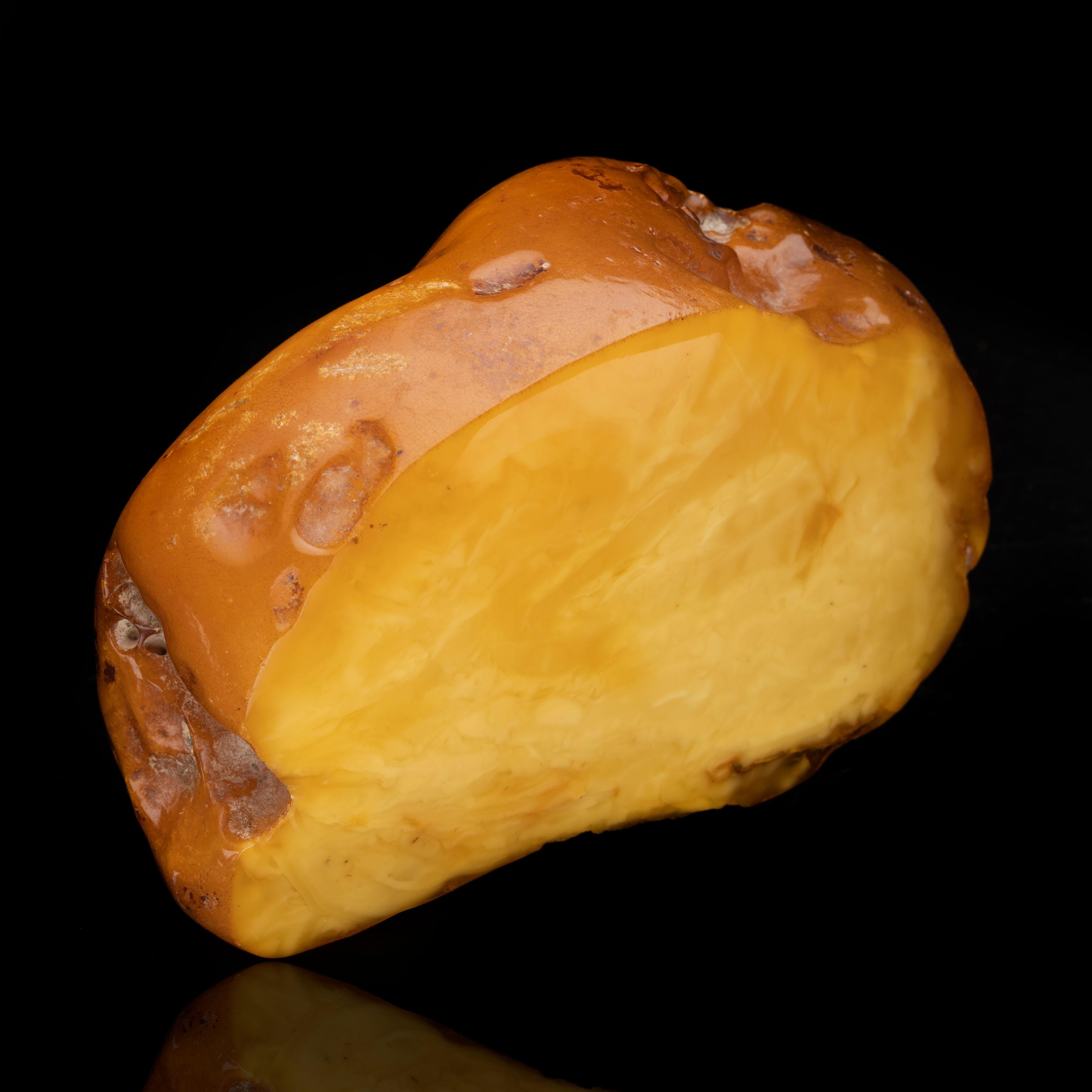 Butterscotch Amber From Ukraine // 322 Grams In Excellent Condition For Sale In New York, NY