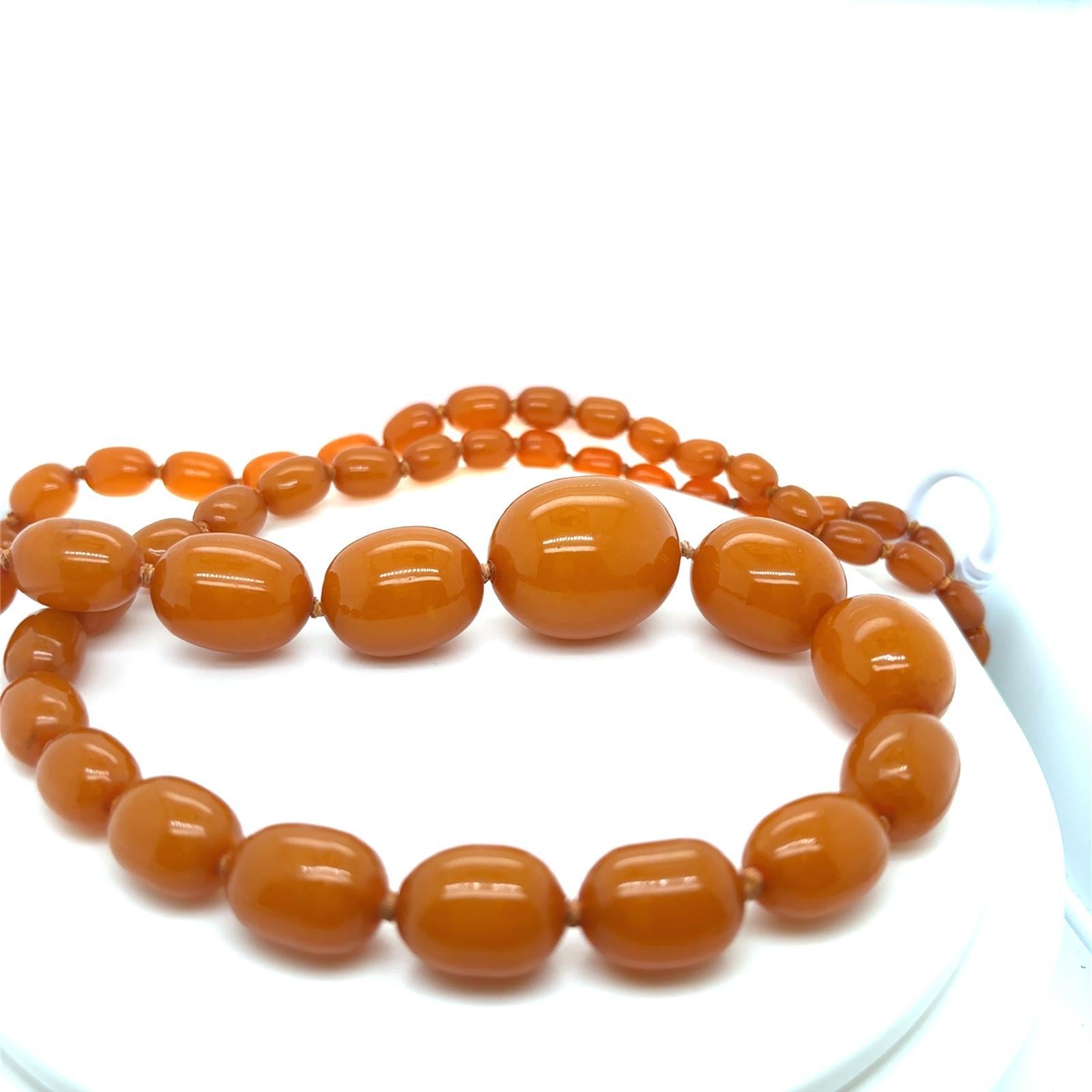 Retro Butterscotch Amber Graduated Long Bead Necklace 18 Karat Yellow Gold Clasp For Sale