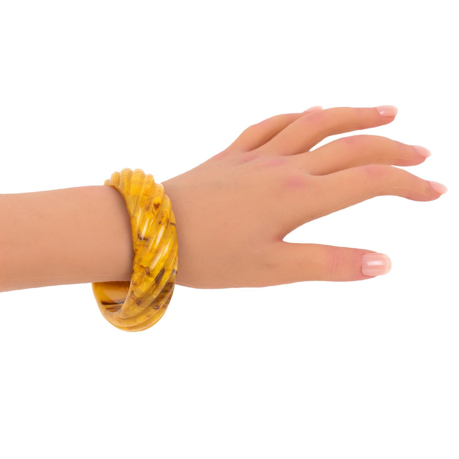 Butterscotch and Brown Bakelite Bangle Bracelet with Carving For Sale 4