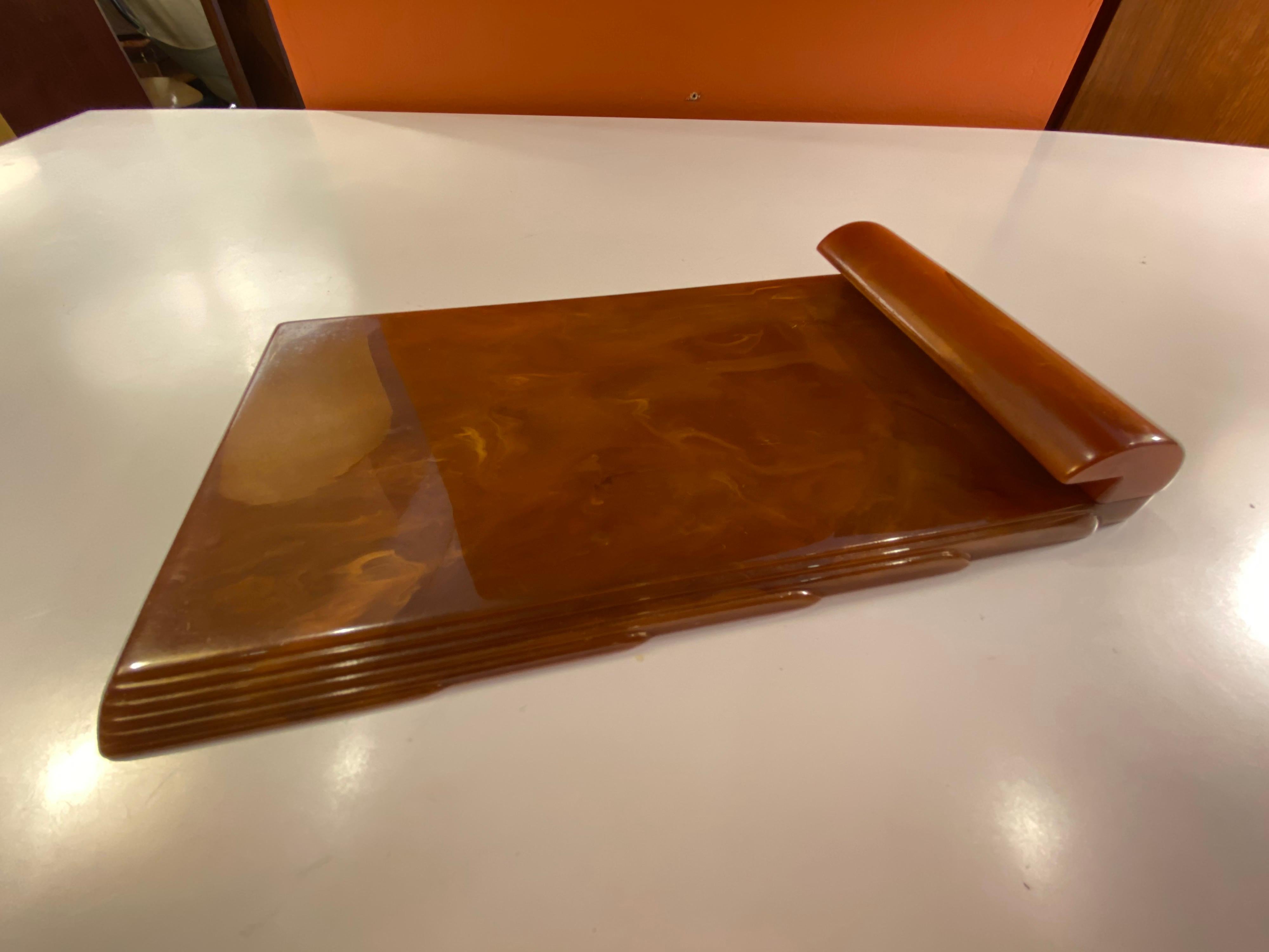 Carvacraft butterscotch Bakelite note pad holder. In very nice shape with streamline styling to sides. Marked on bottom Carvacraft.