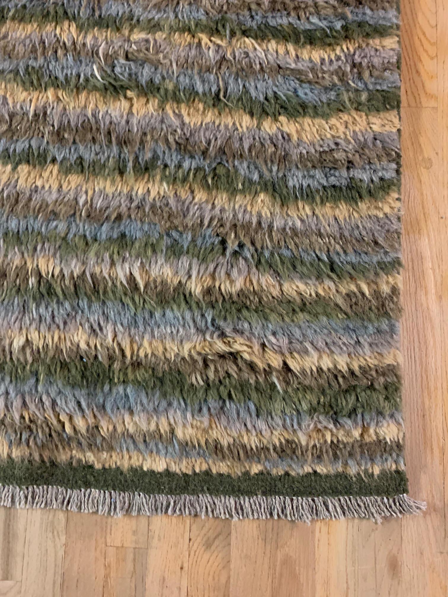 Alfombra marroquí de lana cuadrada marrón caramelo y azul cielo en venta 1