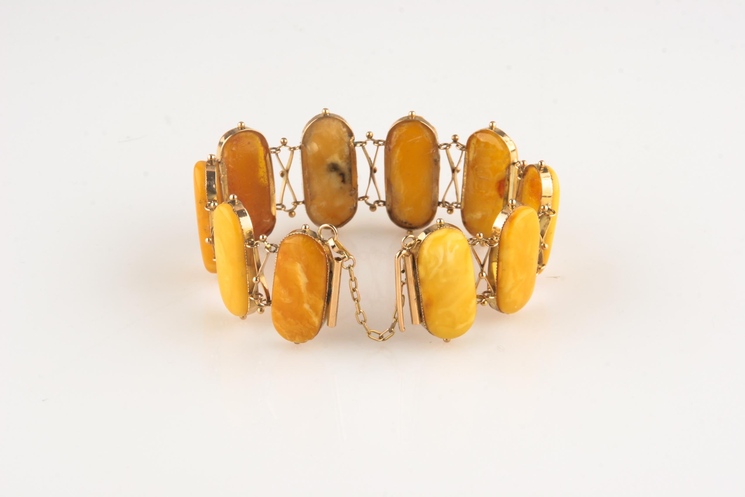 Modern Butterscotch Natural Amber Necklace and Bracelet Set in Yellow Gold For Sale