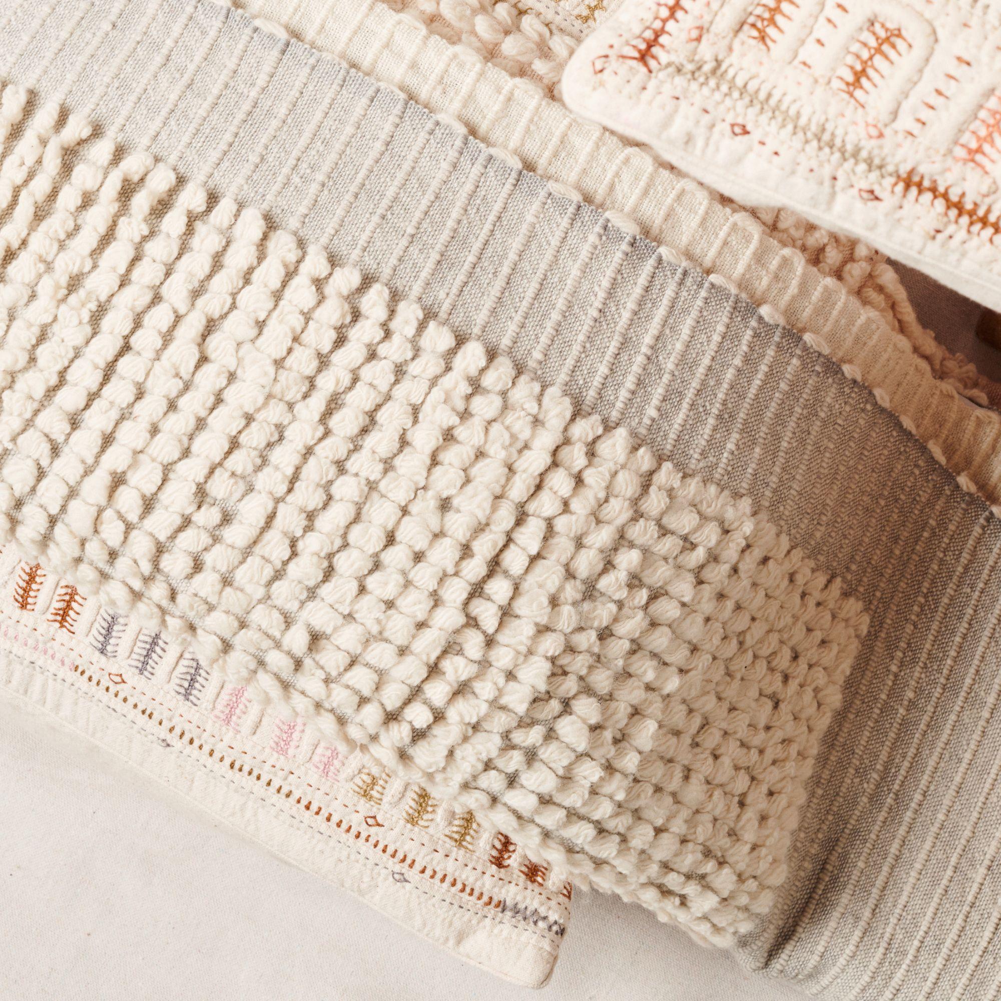 Throw de mérinos tissé à la main en peluche caramel dans des teintes blanches crème beurre en vente 10