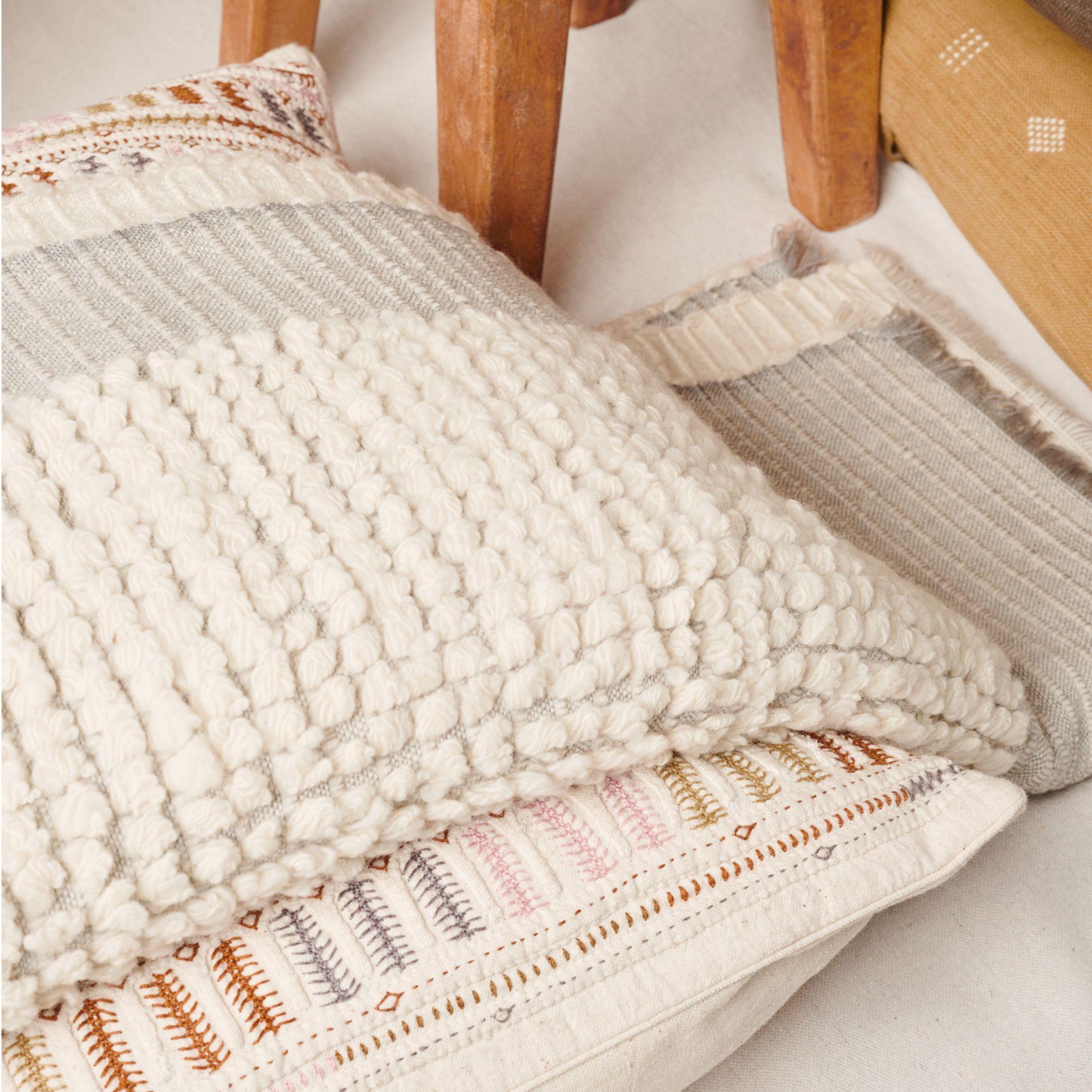 Throw de mérinos tissé à la main en peluche caramel dans des teintes blanches crème beurre en vente 11