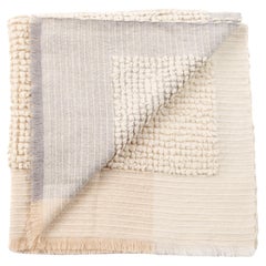 Throw de mérinos tissé à la main en peluche caramel dans des teintes blanches crème beurre