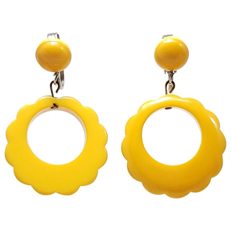 Butterscotch Yellow Bakelite Dangling Clip on Earrings, Silvertone