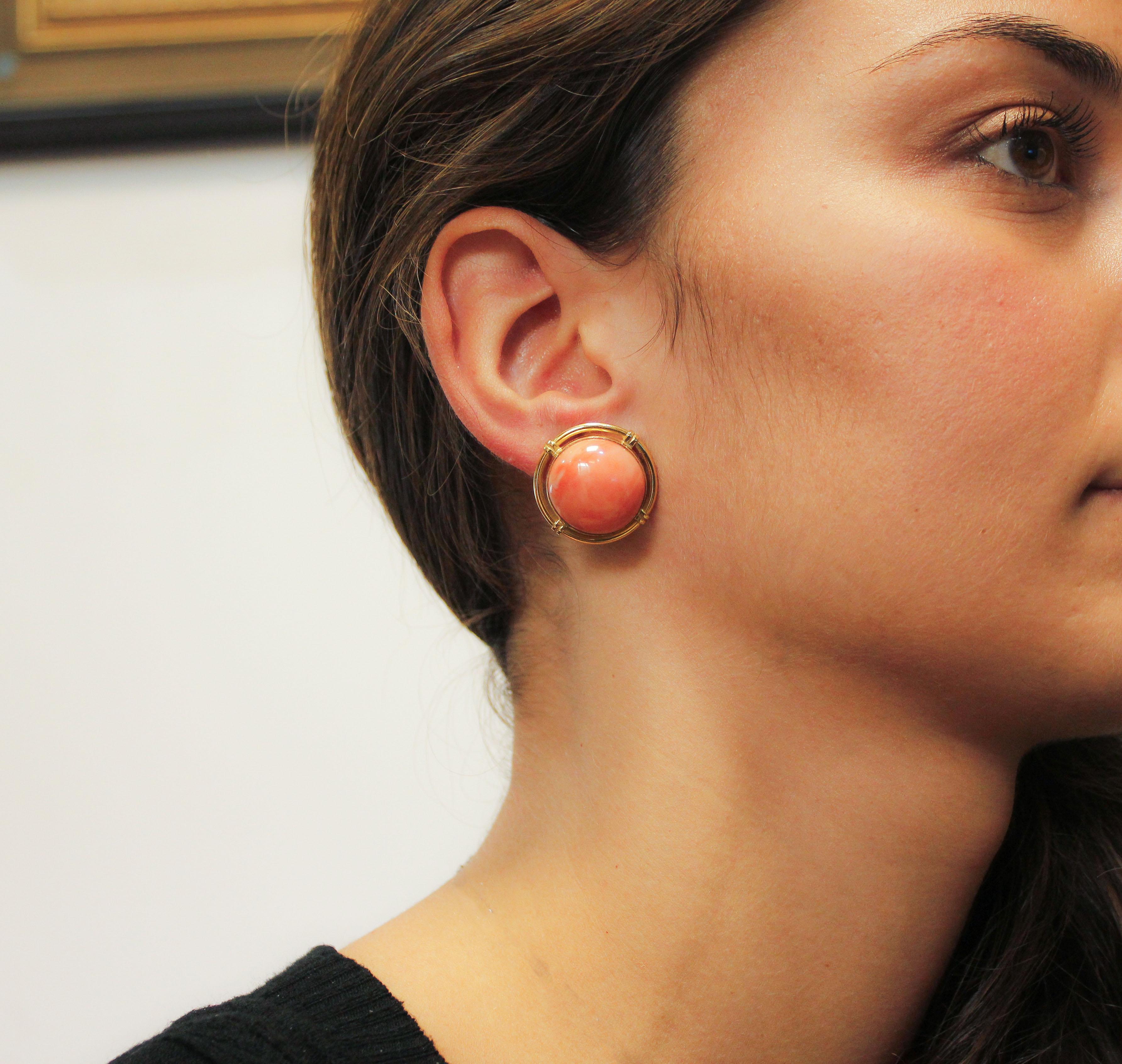 Retro Orange/Pink Coral Buttons, 18K Yellow Gold Clip-on Earrings For Sale