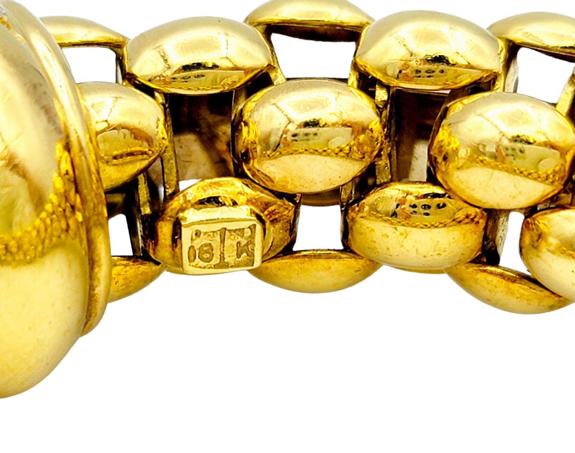 Chunky Flex Manschettenarmband aus 18 Karat Gelbgold mit Knopfleiste, Perle und Pave Diamant Damen im Angebot