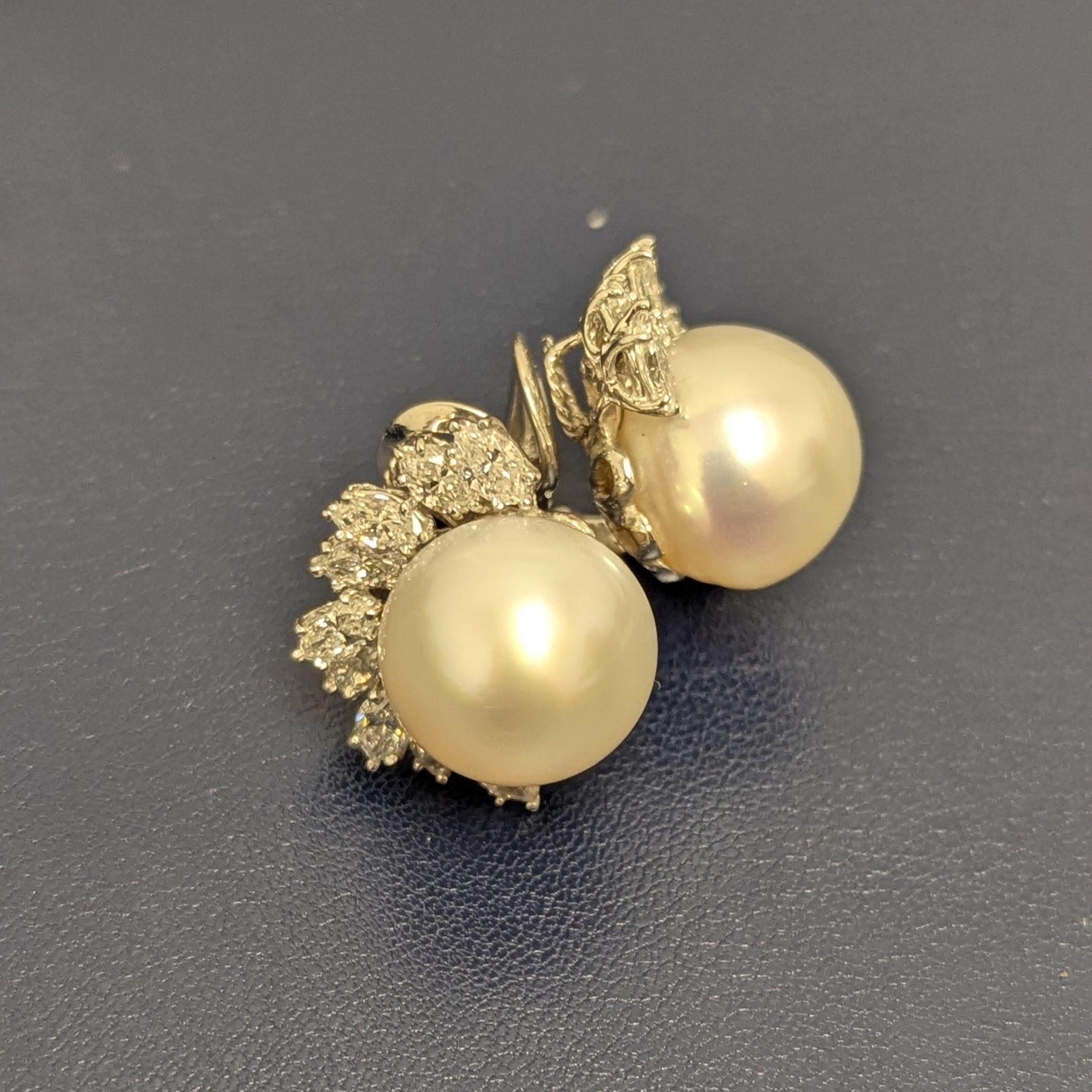 Button-Shaped Cultured Pearl Diamond Platinum Earrings In Excellent Condition For Sale In New York, NY