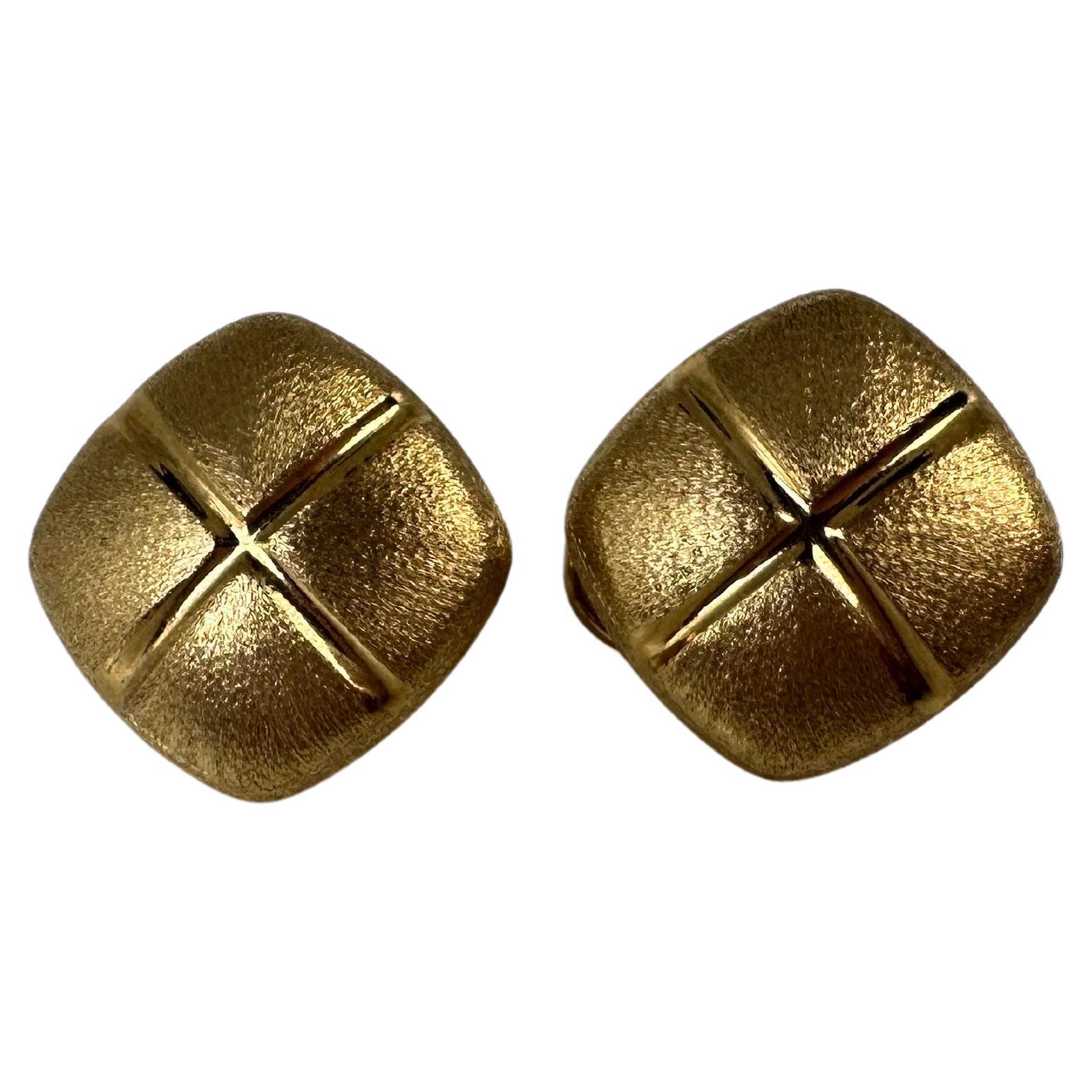 Button square gold earrings 18KT omega closure abrasive polish design For Sale
