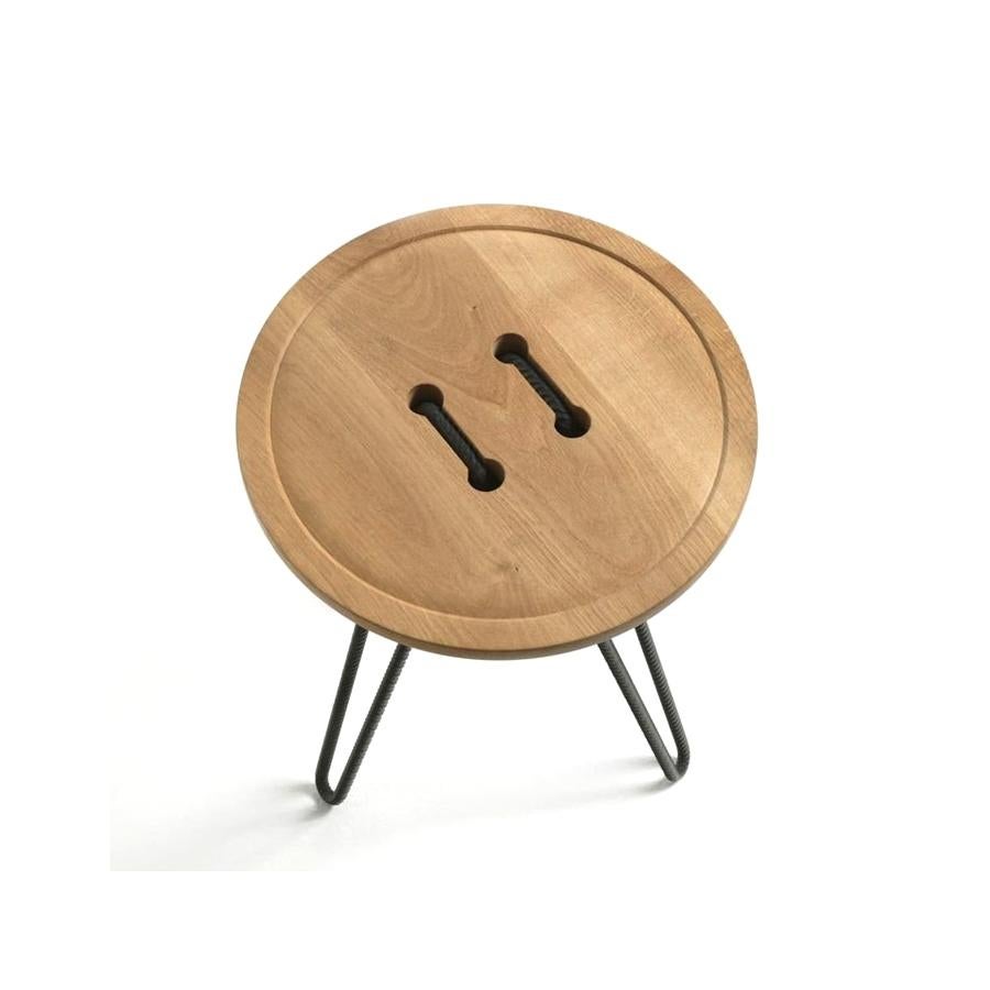 Tisch aus Knopfleiste-Holz, entworfen von Luca Martorano & Mattia Albicini, hergestellt in Italien (Italienisch) im Angebot