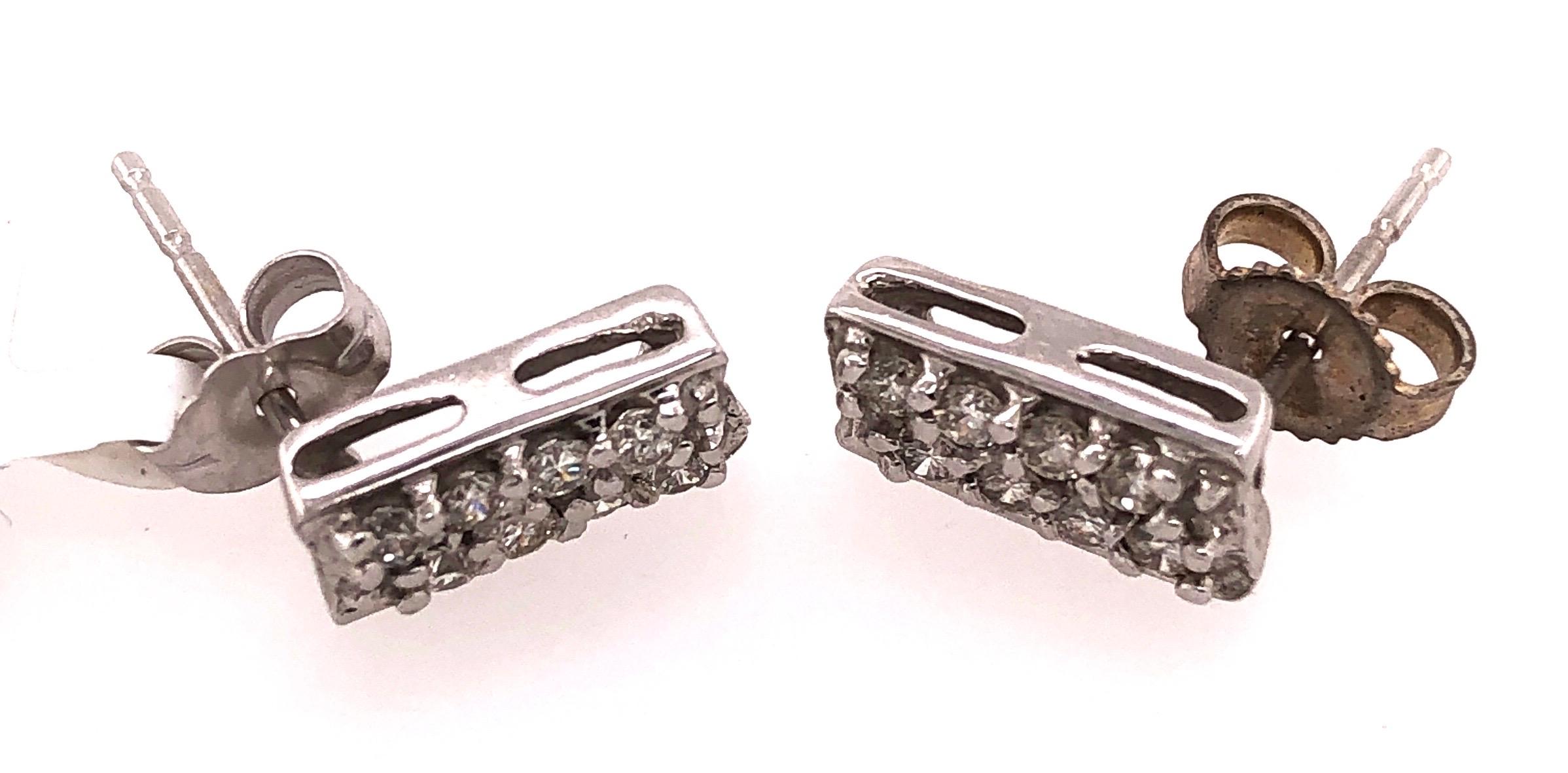 Button White Gold Earrings with 16 Diamonds For Sale 2