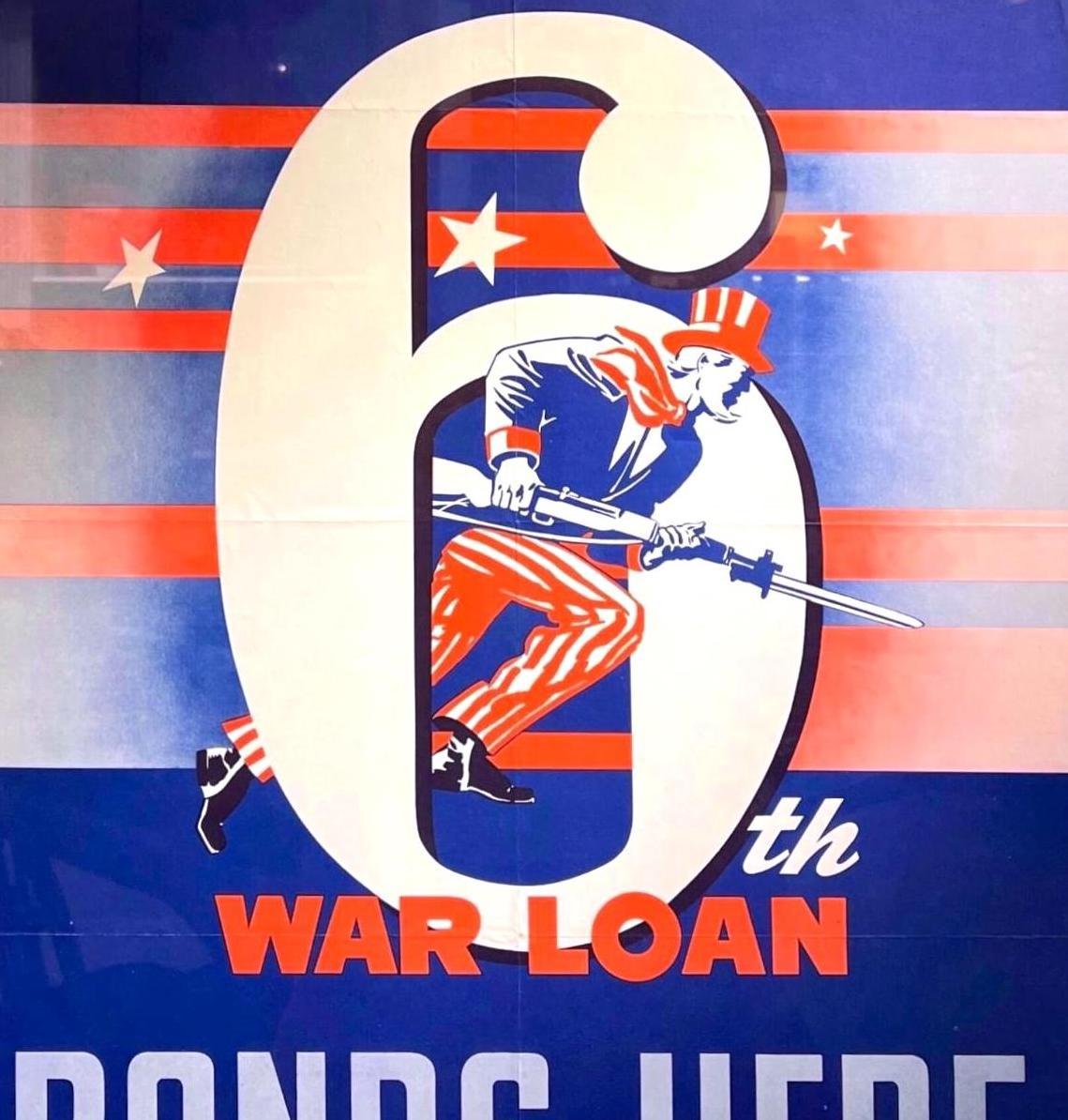 Milieu du XXe siècle Affiche vintage de la Seconde Guerre mondiale, 1944, « Achetez vos obligations de prêt supplémentaires pour la 6e Guerre mondiale ici » en vente