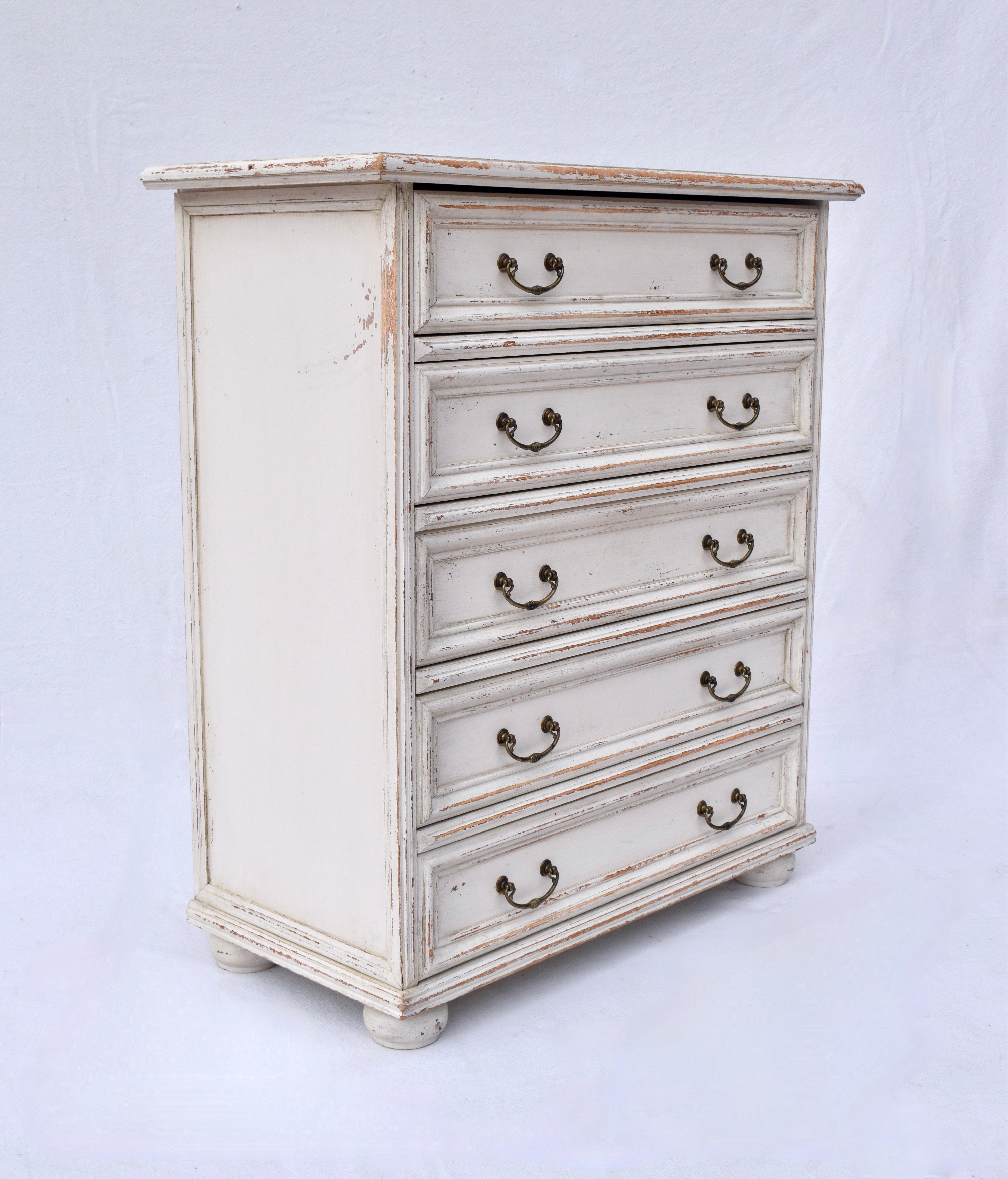 Buying & Design Pair of Whitewashed Chests In Good Condition For Sale In Southampton, NJ