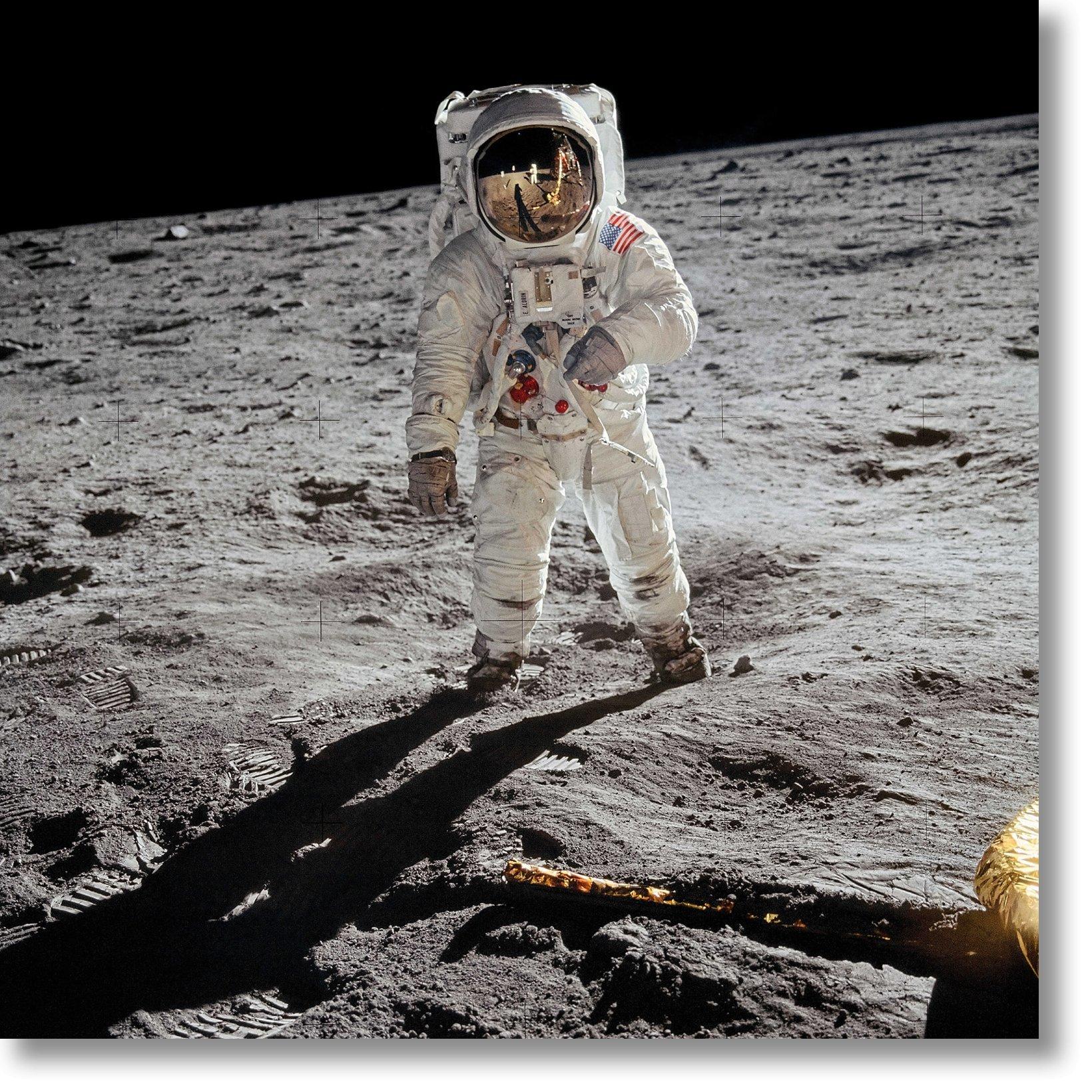 Revisit the momentous Moon landing on the 50th anniversary of the Apollo 11 mission with TASCHEN’s exclusive fine art editioned prints, signed by Buzz Aldrin. 110 hours, 42 minutes, and 39 seconds into the mission: Buzz Aldrin consults his wrist