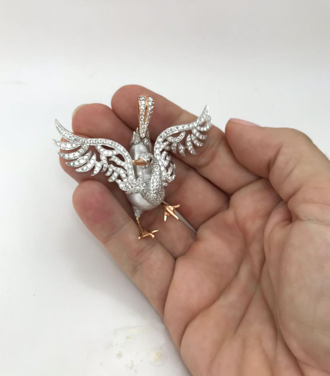 Buzzanca Baroque South Sea Pearl White Diamond Gold Swan Animal Pendant Necklace In New Condition For Sale In Bangkok, TH