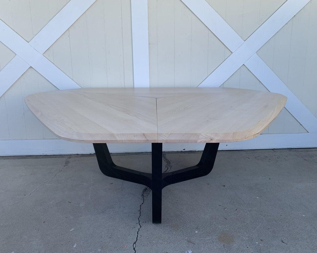 Buzzi Trihex Dining/Conference Table by Buzzi Space In Good Condition For Sale In Los Angeles, CA