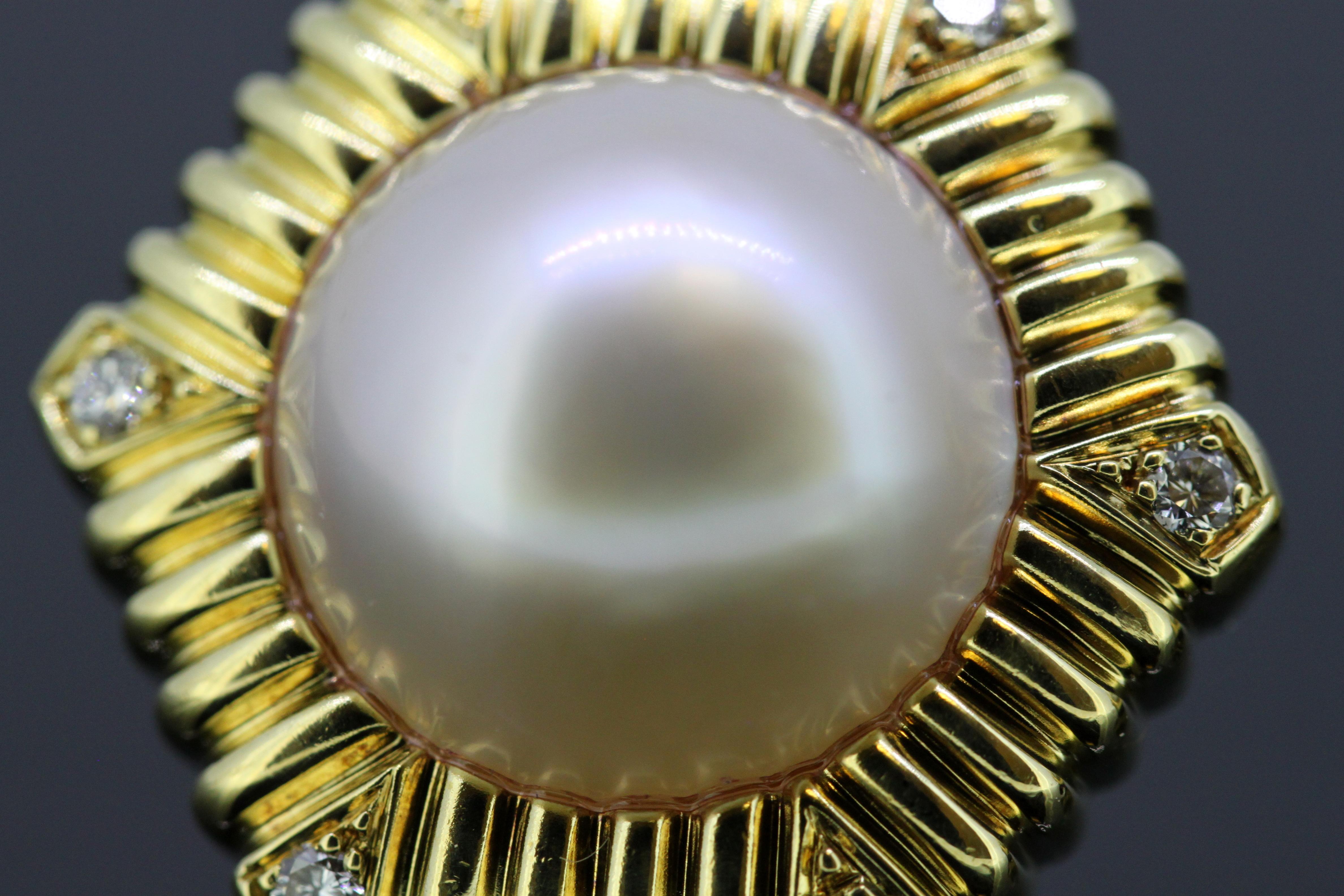 Bvcciari, 18 Karat Yellow Gold Ladies Clip-On Earrings with South Sea Pearls In Excellent Condition In Braintree, GB