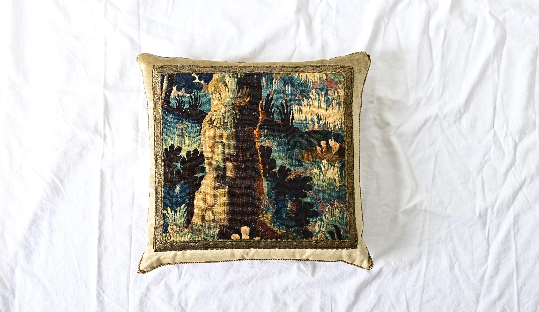 Français Coussin fragmenté de tapisserie ancienne BVIZ en vente