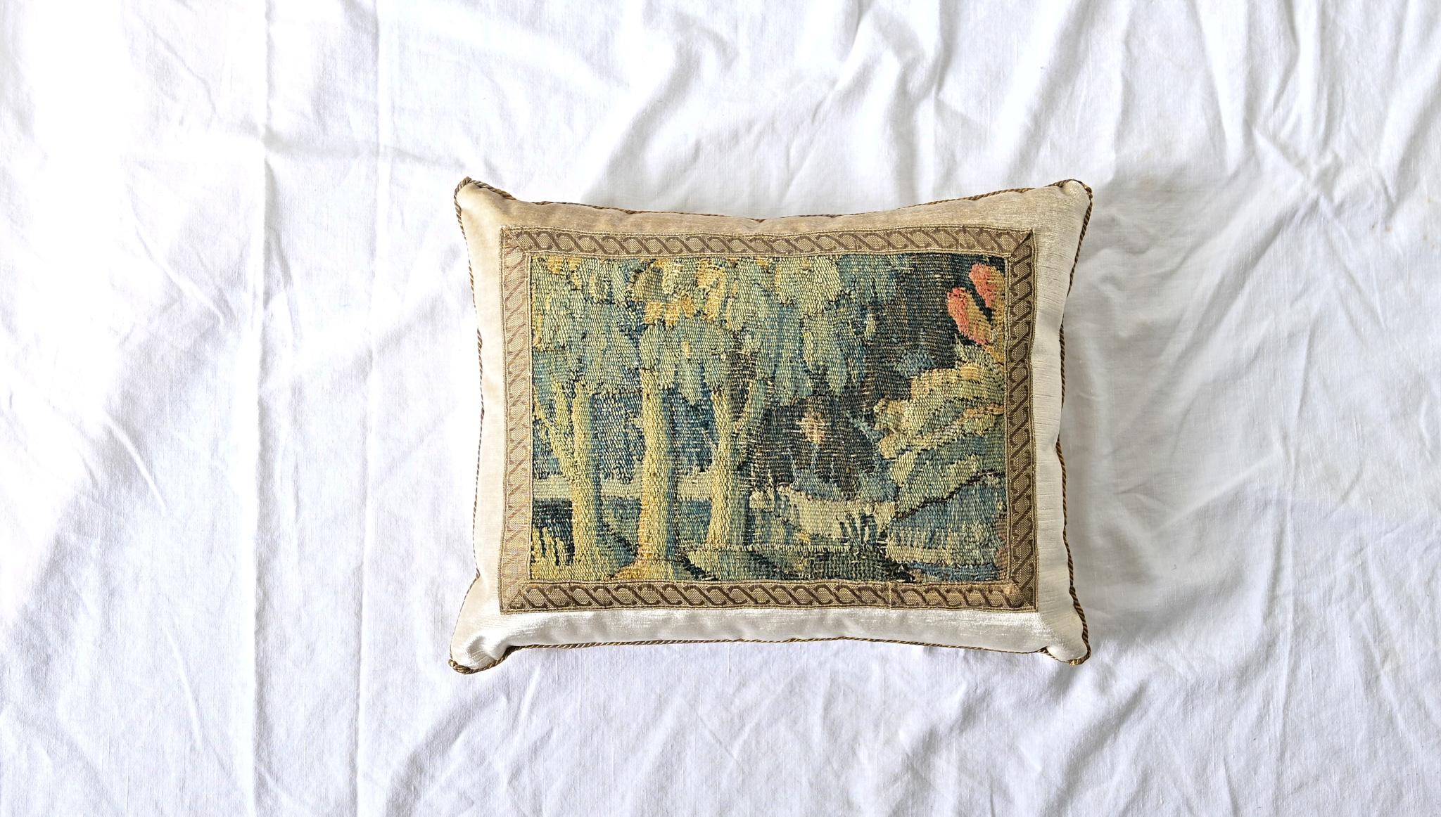 Tissage Coussin fragmenté de tapisserie ancienne BVIZ en vente