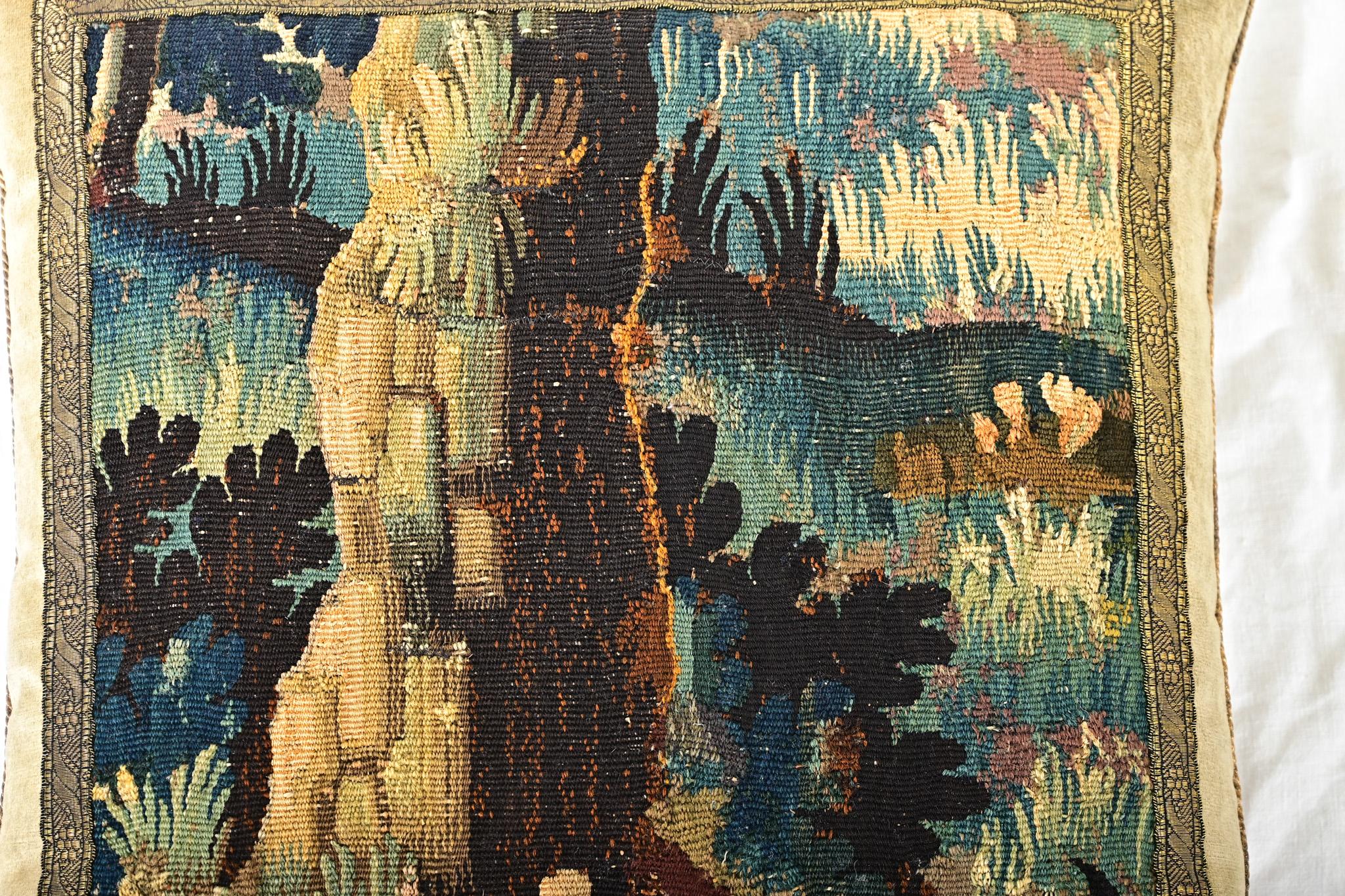 Tissage Coussin fragmenté de tapisserie ancienne BVIZ en vente