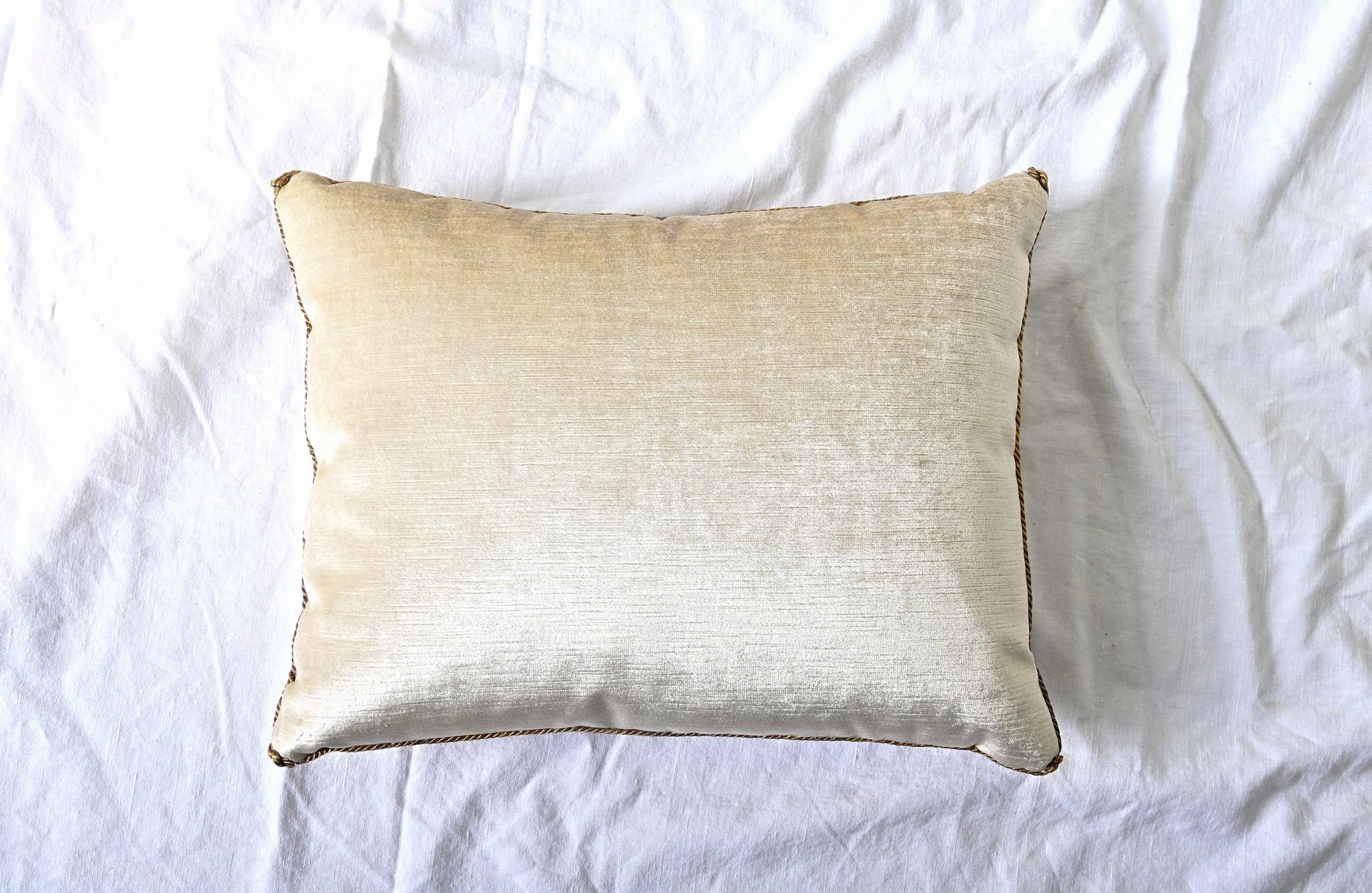 Coussin fragmenté de tapisserie ancienne BVIZ Bon état - En vente à Baton Rouge, LA