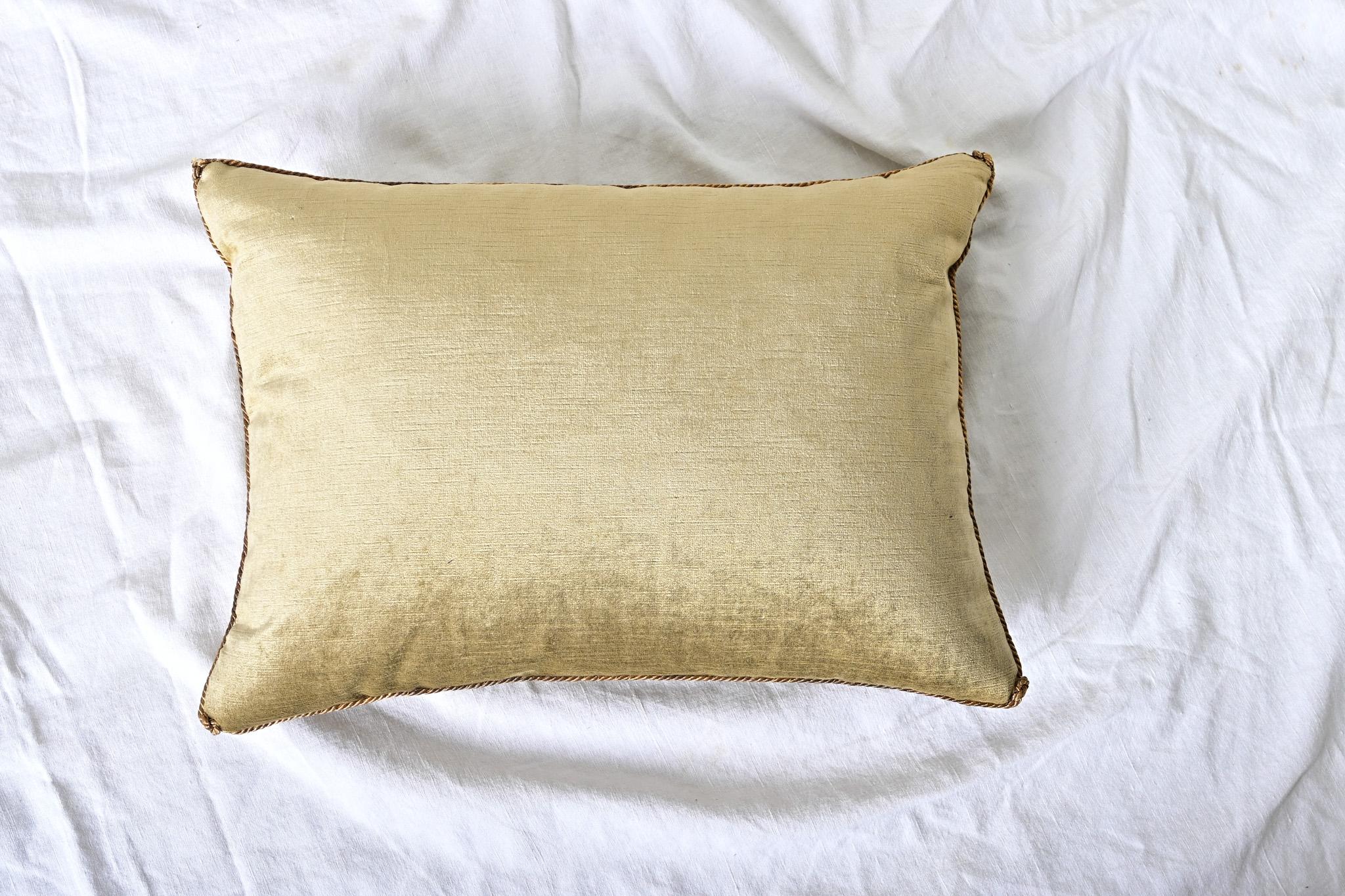 Coussin fragmenté de tapisserie ancienne BVIZ Bon état - En vente à Baton Rouge, LA