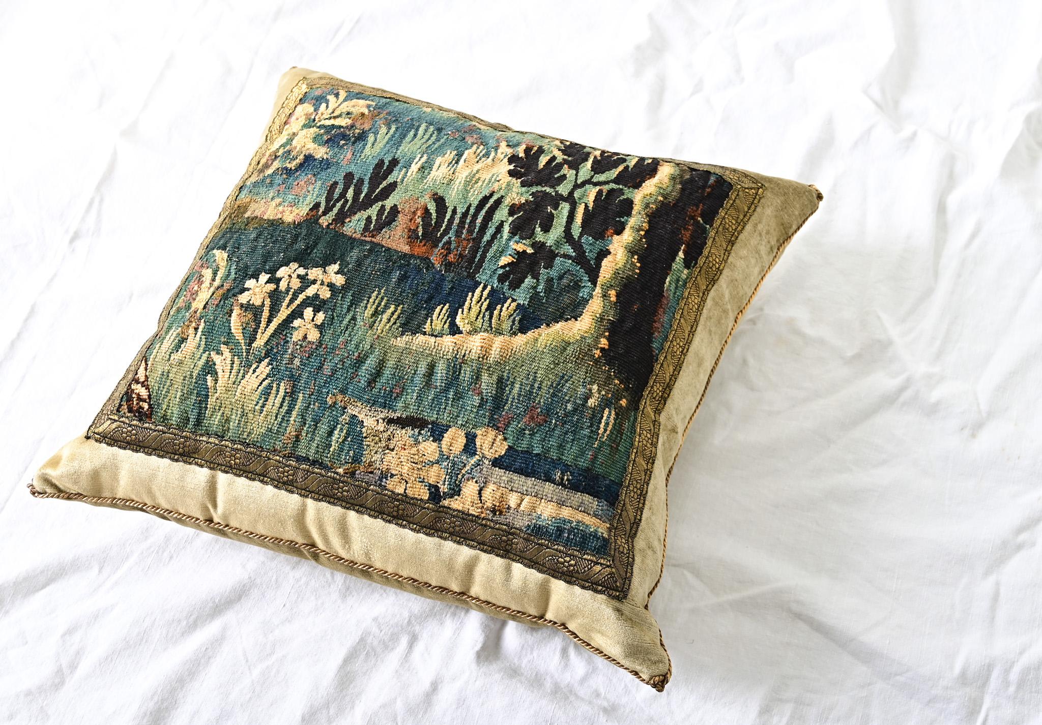 XXIe siècle et contemporain Coussin fragmenté de tapisserie ancienne BVIZ en vente