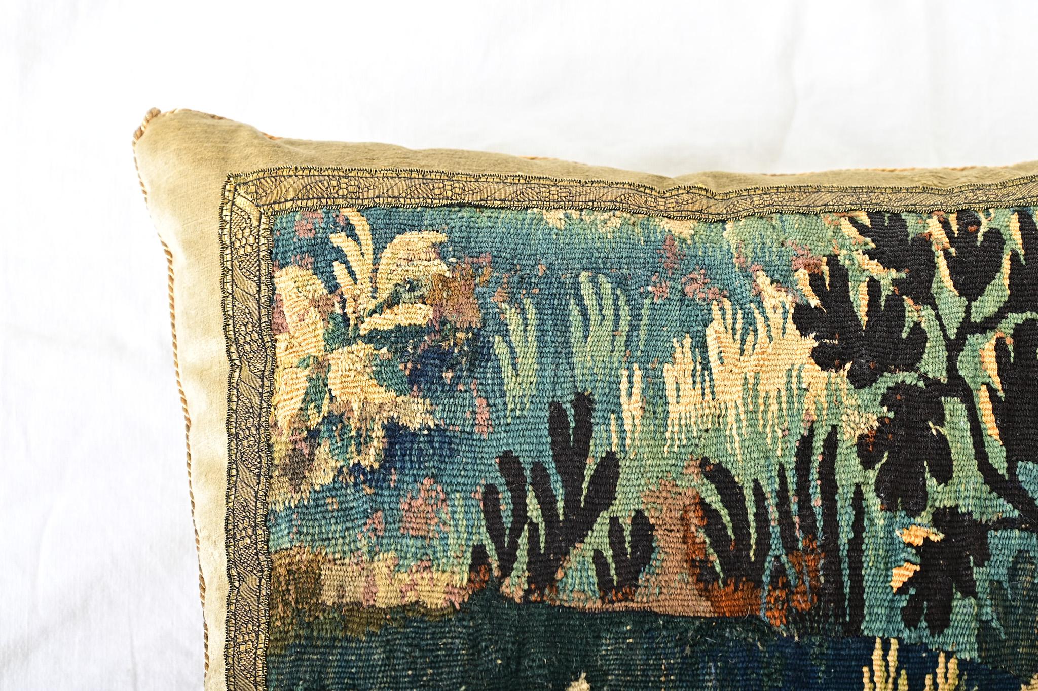 Textile Coussin fragmenté de tapisserie ancienne BVIZ en vente