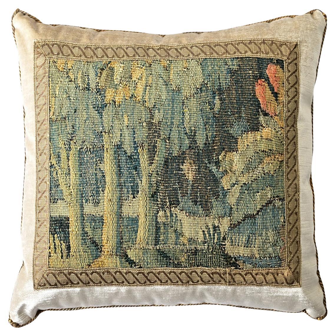Coussin fragmenté de tapisserie ancienne BVIZ en vente
