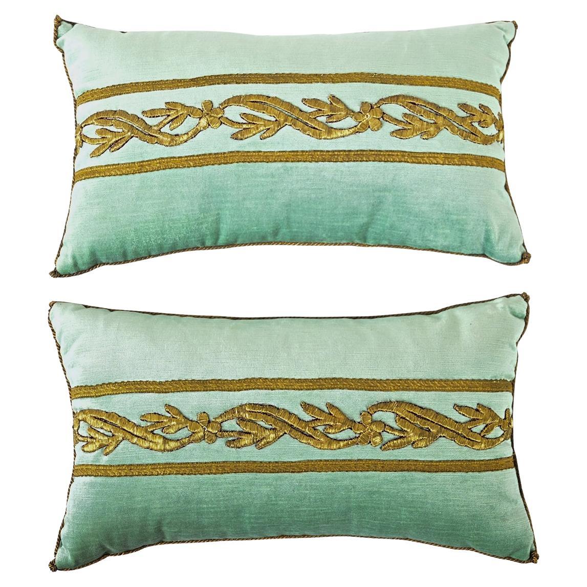 BVIZ Paire de coussins anciens Empire brodés d'or