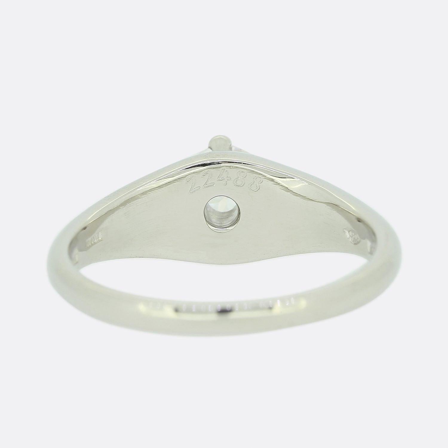 Taglio brillante Anello di fidanzamento Bvlgari con corona di diamanti da 0,35 carati in vendita
