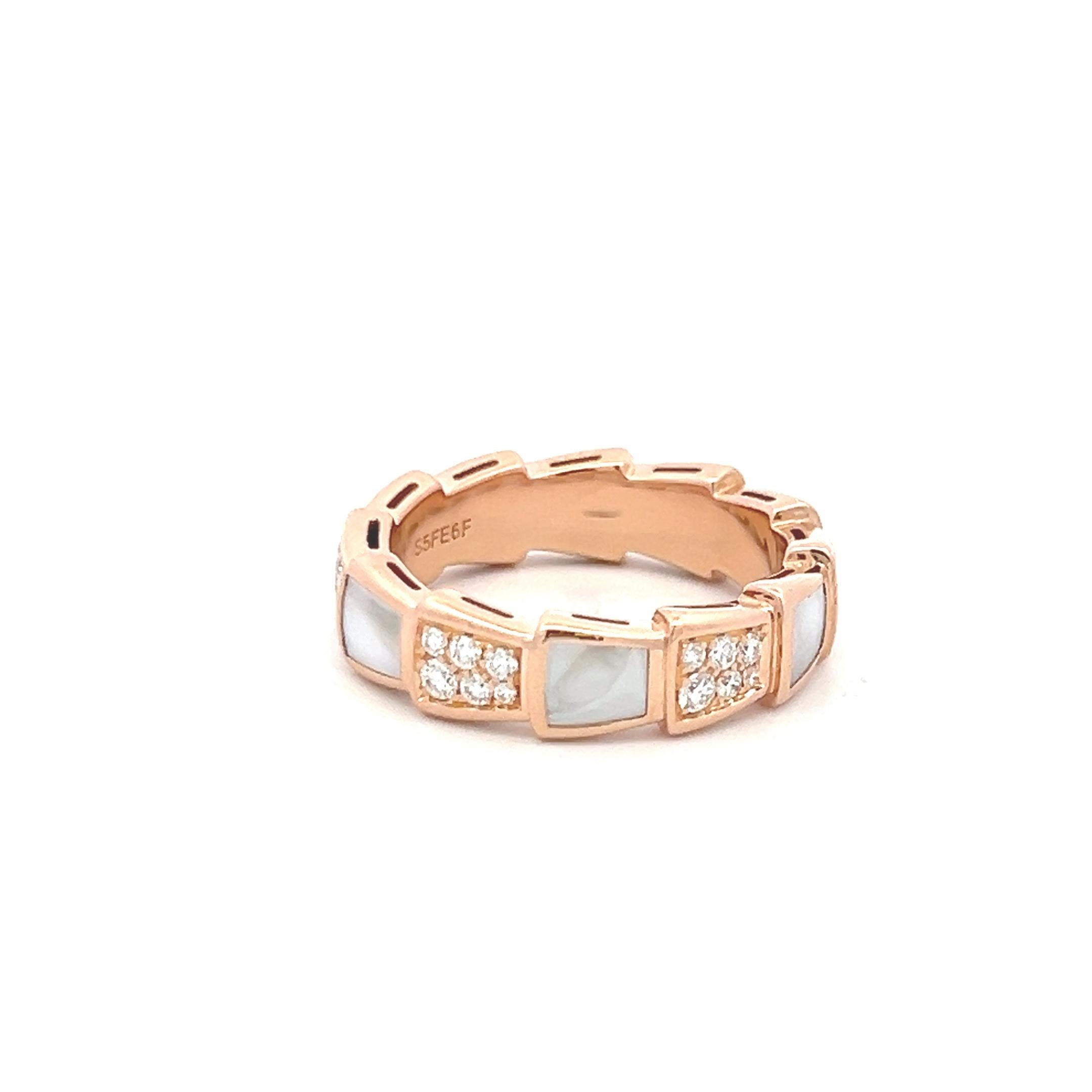Taille ronde Bvlgari, bague Serpenti en or jaune 18 carats avec diamants ronds brillants de 0,41 carat en vente