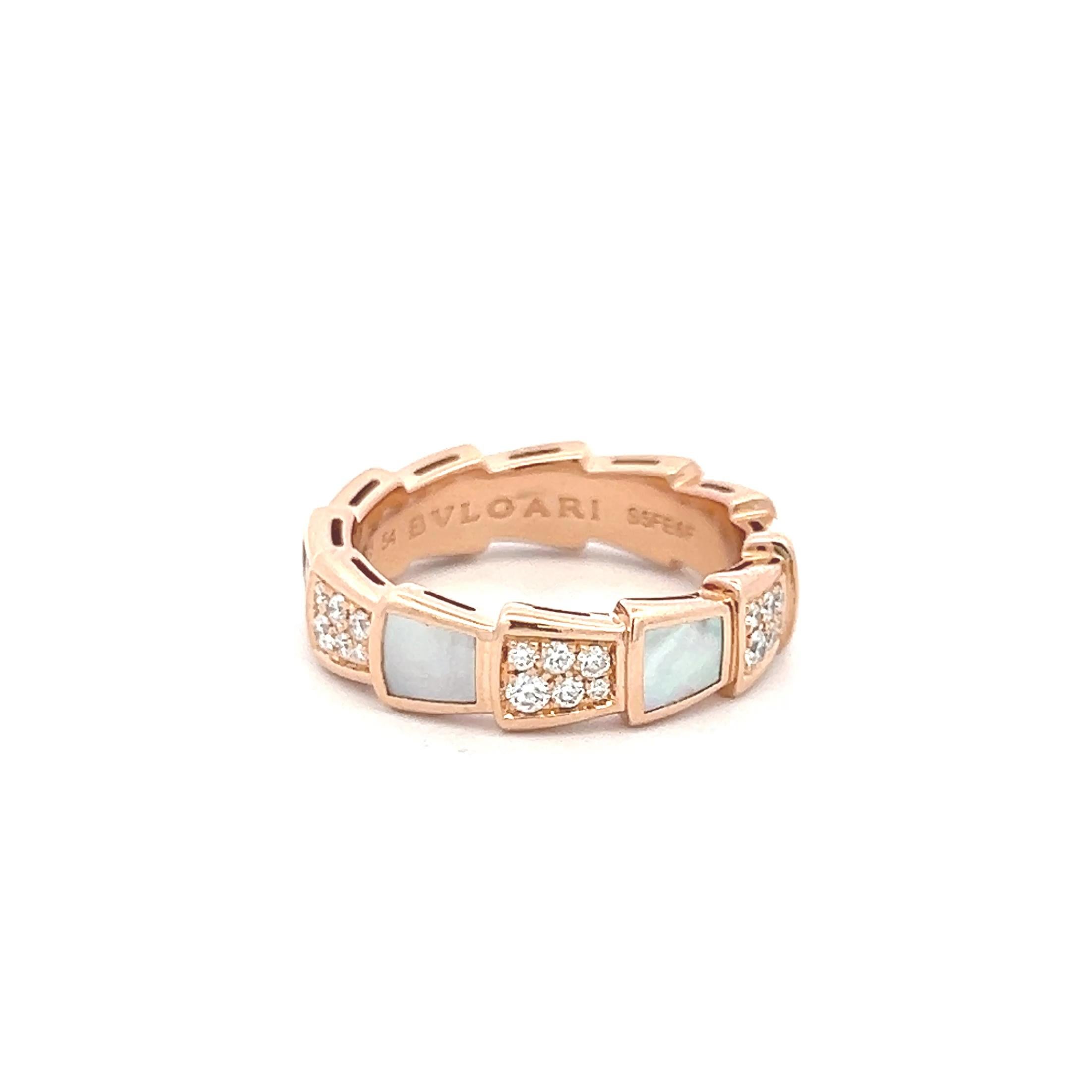 Bvlgari, bague Serpenti en or jaune 18 carats avec diamants ronds brillants de 0,41 carat en vente 1