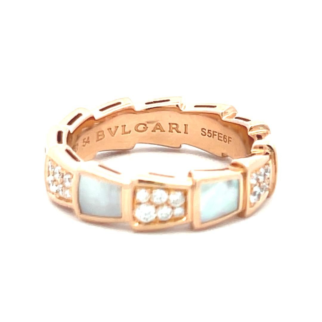 Bvlgari, bague Serpenti en or jaune 18 carats avec diamants ronds brillants de 0,41 carat en vente 3
