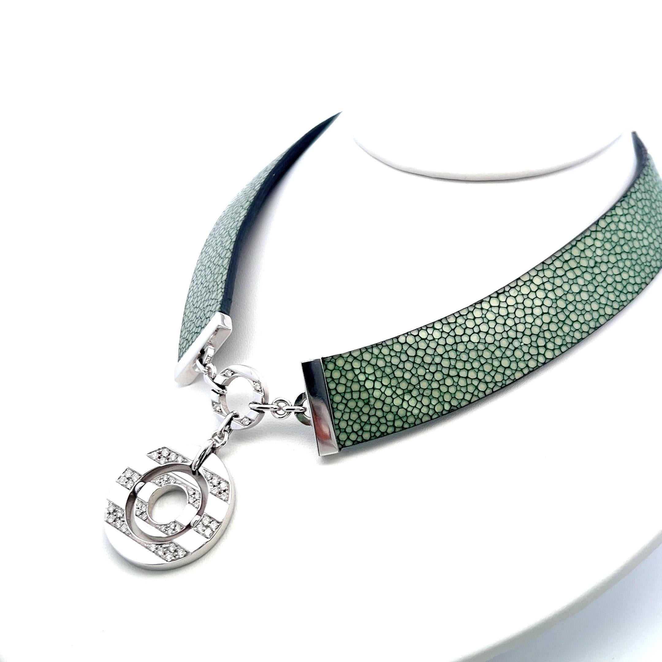 Progettista:
BVLGARI
Titolo:
Bvlgari 1,00 Carat Round Brilliante F VS Diamond 18 Karat White Gold Necklace
Stile:
Collare
Metallo:
Oro bianco 18 carati
Gemma 1:
Diamante da 1 carato
Numero di pietre:
48
Colore:
F
Chiarezza:
VS
Forma:
Brillante