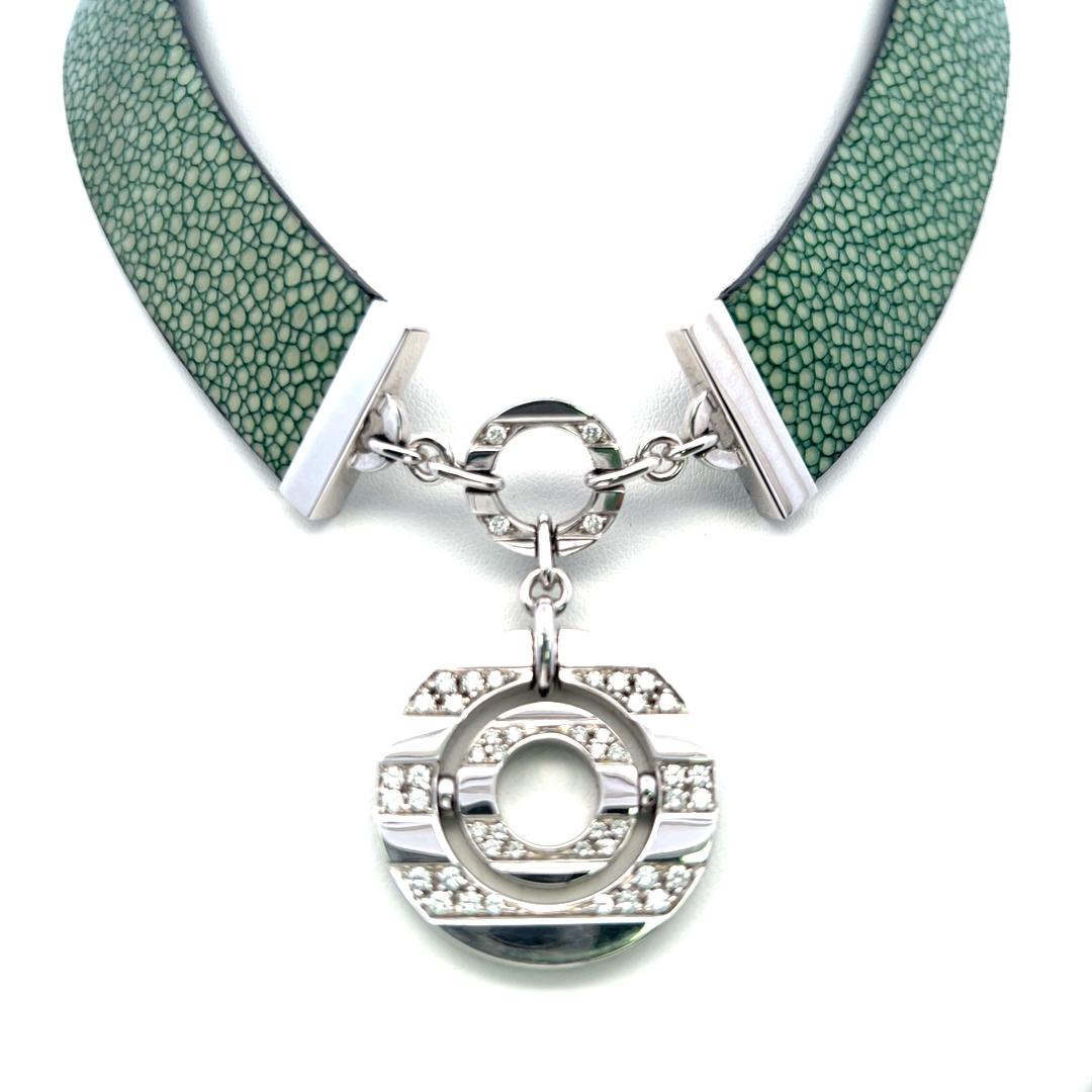 Donna Collana Bvlgari con diamante tondo e brillante da 1,00 carati in oro bianco 18 carati in vendita