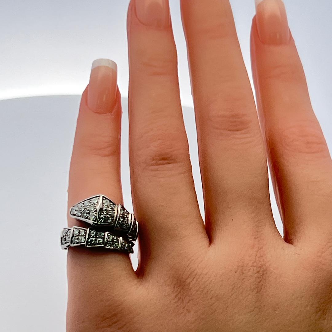 Bvlgari 1.58 Carat Round Brilliant Diamond 18 Karat White Gold Serpenti Ring For Sale 6