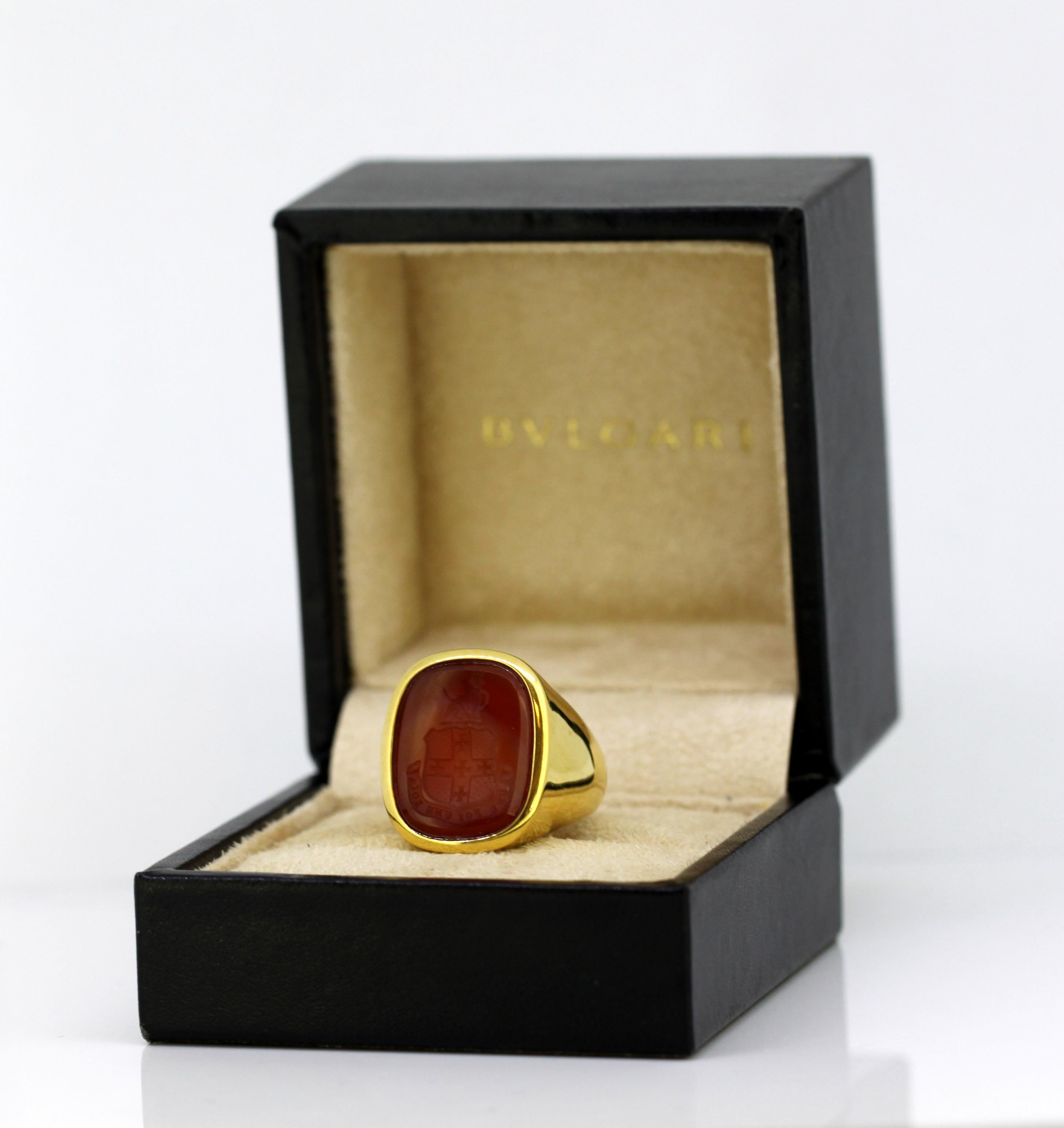 Bvlgari – 18 Karat Gold Carnelian Seal Ring, Made in Italy, circa 1980s 10