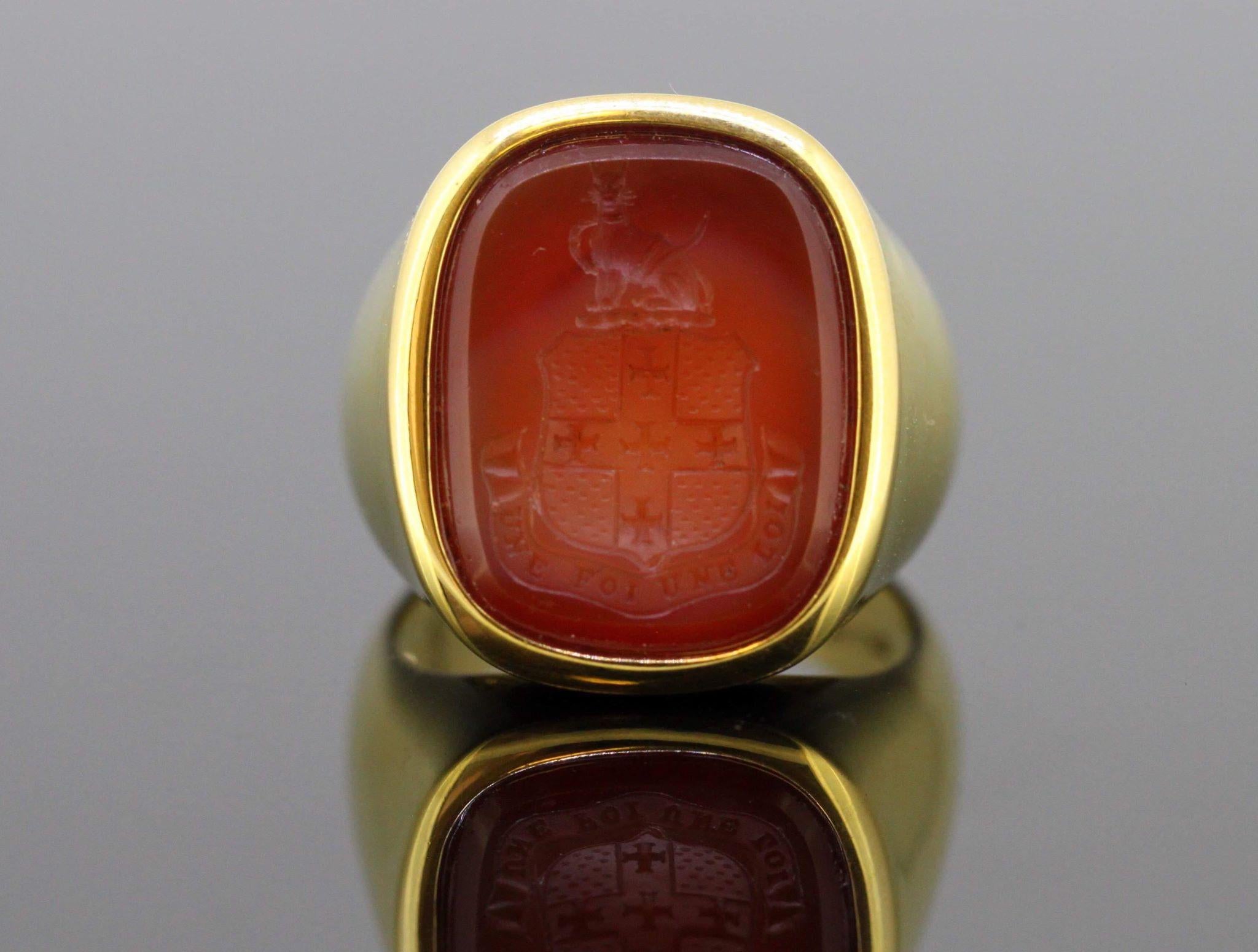 Bvlgari – 18 Karat Gold Carnelian Seal Ring, Made in Italy, circa 1980s In Excellent Condition In Braintree, GB
