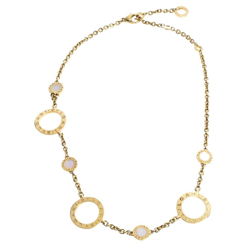 
Bvlgari 18 Karat yellow  Gold Signature 7 Circle Mother of Pearl Link Necklace, 35 Grams
Grown from the Roman roots of the brand into an elegant fusion of culture and modernity, the BVLGARI BVLGARI Necklace is an effervescent, contemporary