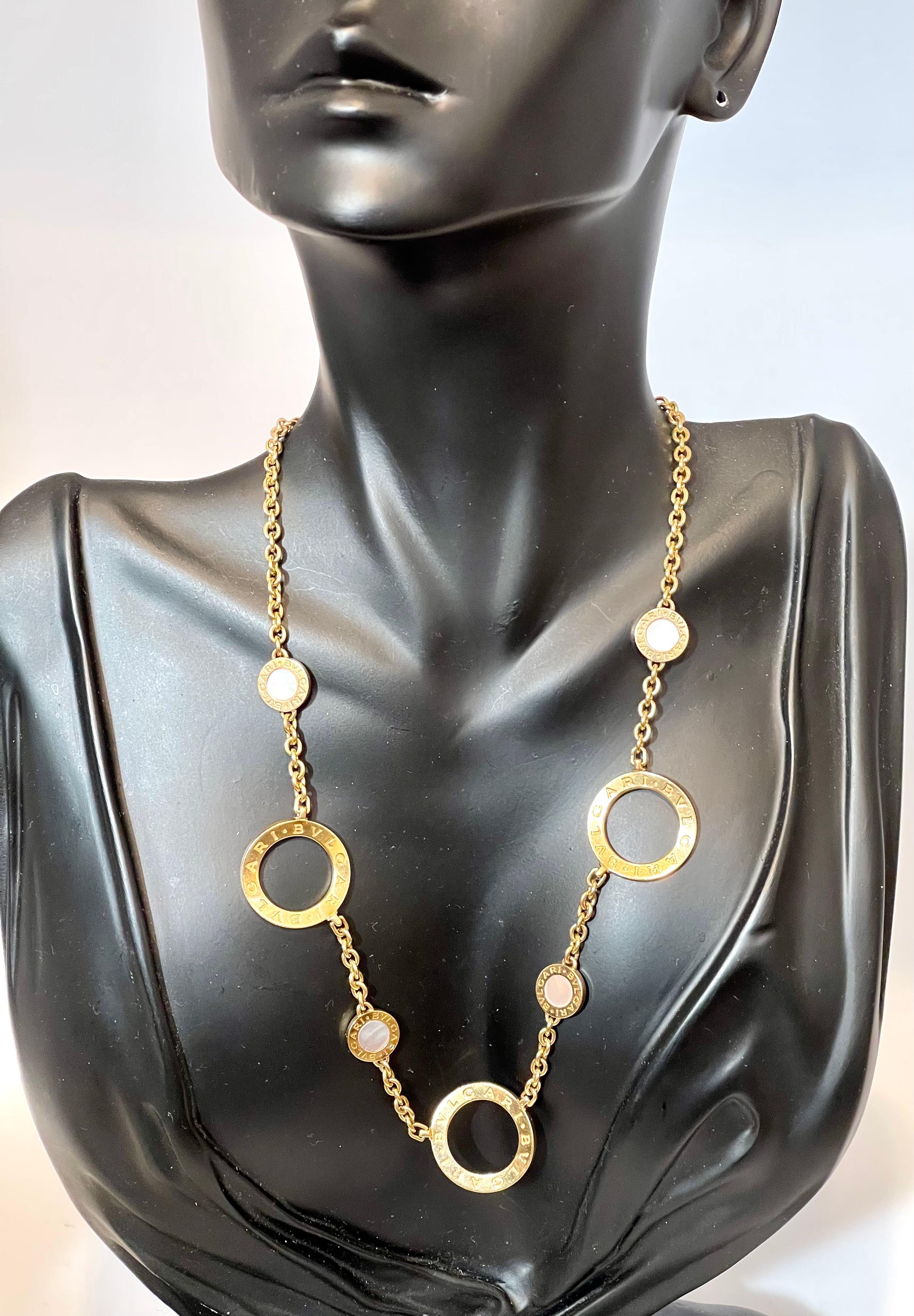 Bvlgari 18 Karat Gold Signature 7 Circle Mother of Pearl Link Necklace, 35 Grams In Excellent Condition In New York, NY